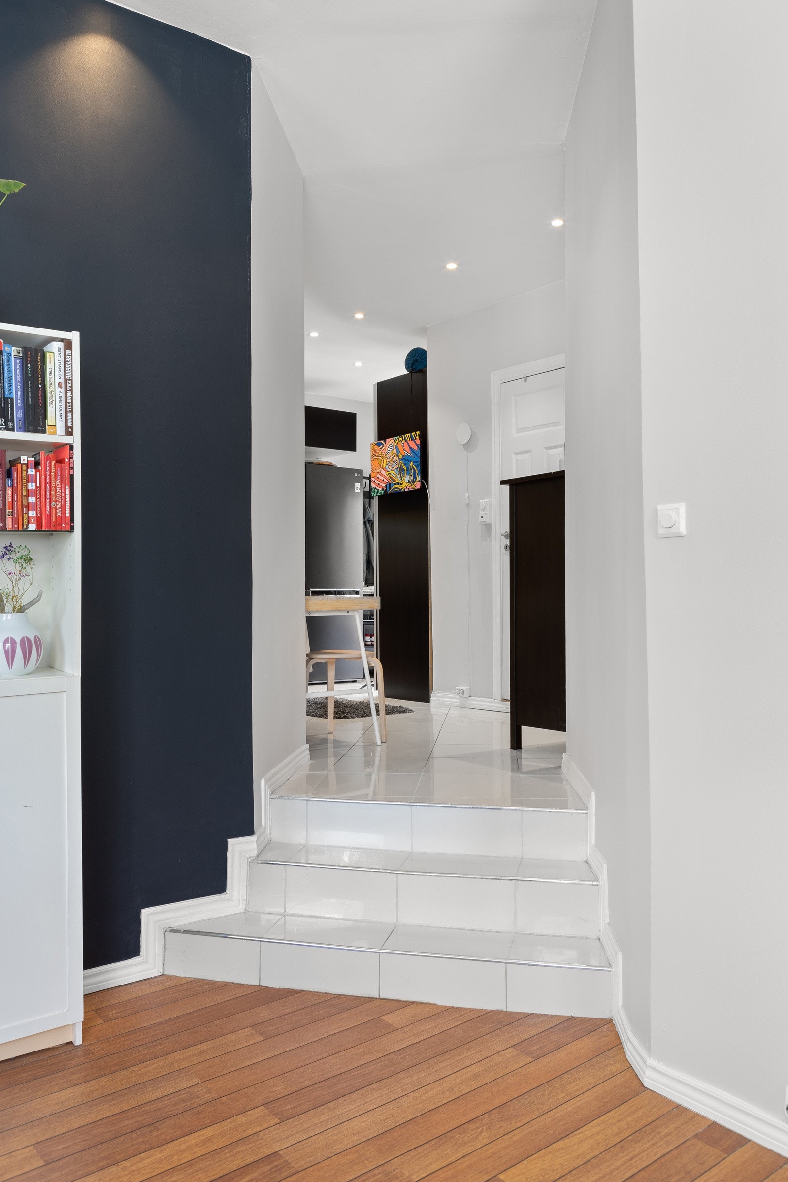 Leiligheten gjennomgikk totaloppussing i 2008 da den ble omgjort fra næringslokale til bolig. Galleribilde