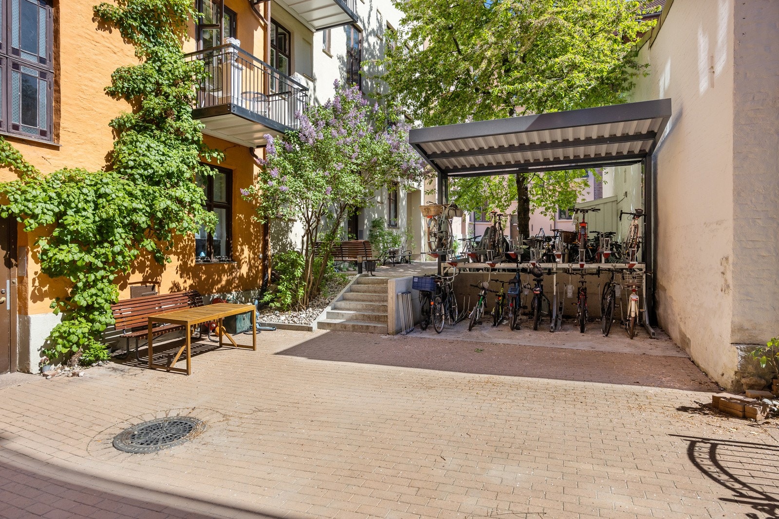 Det ble også installert et sykkelstativ med strøm i 2023 som alle i borettslaget kan bruke. Galleribilde