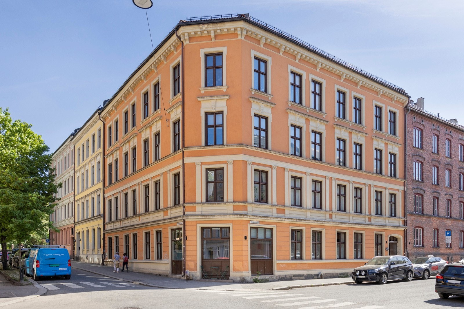 Her bor du sentralt til med alt av fasiliteter i umiddelbar nærhet, samtidig som det er rolig og tilbaketrukket. Galleribilde