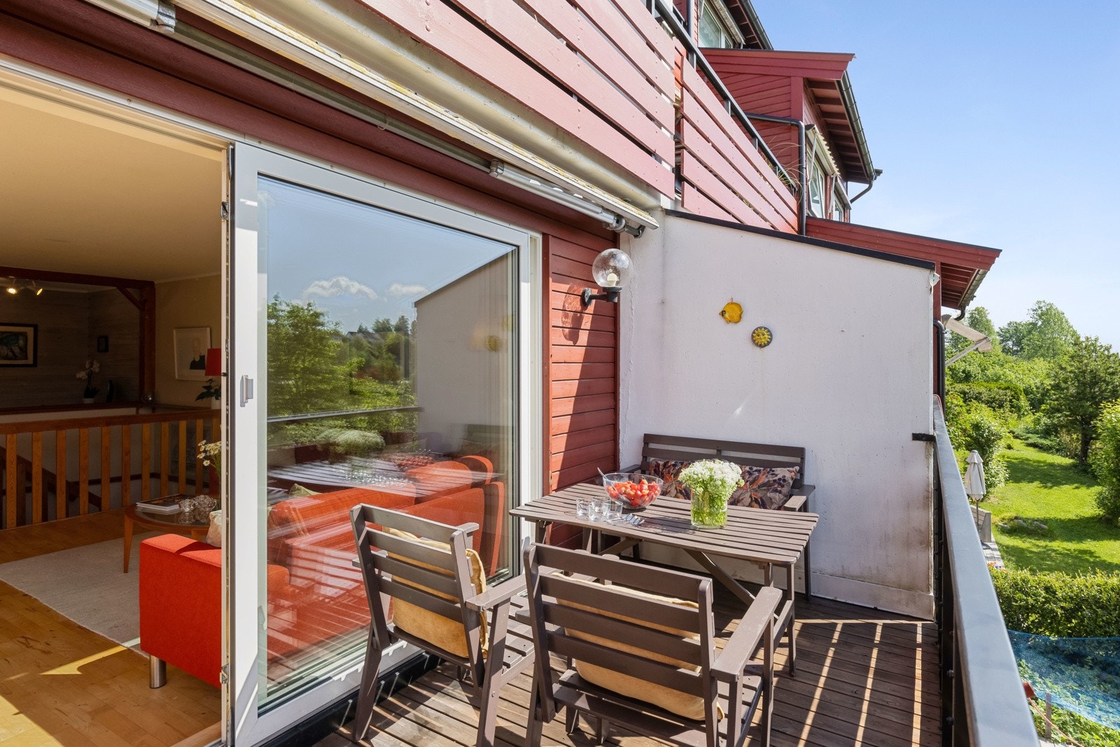 Åpent og fint plassert med flott utsikt over nærområdet Galleribilde