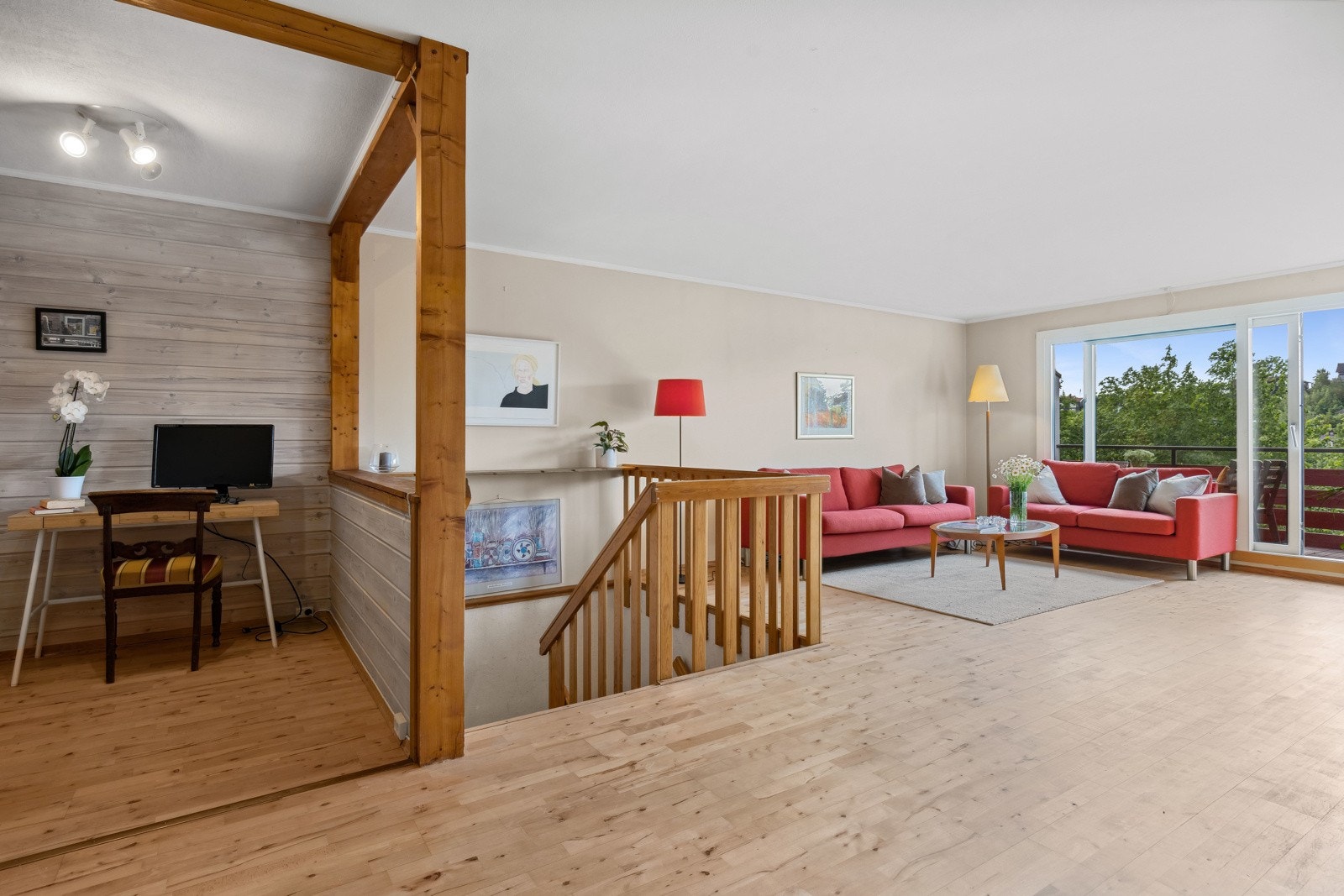 Del av stuen kan være et praktisk hjemmekontor Galleribilde