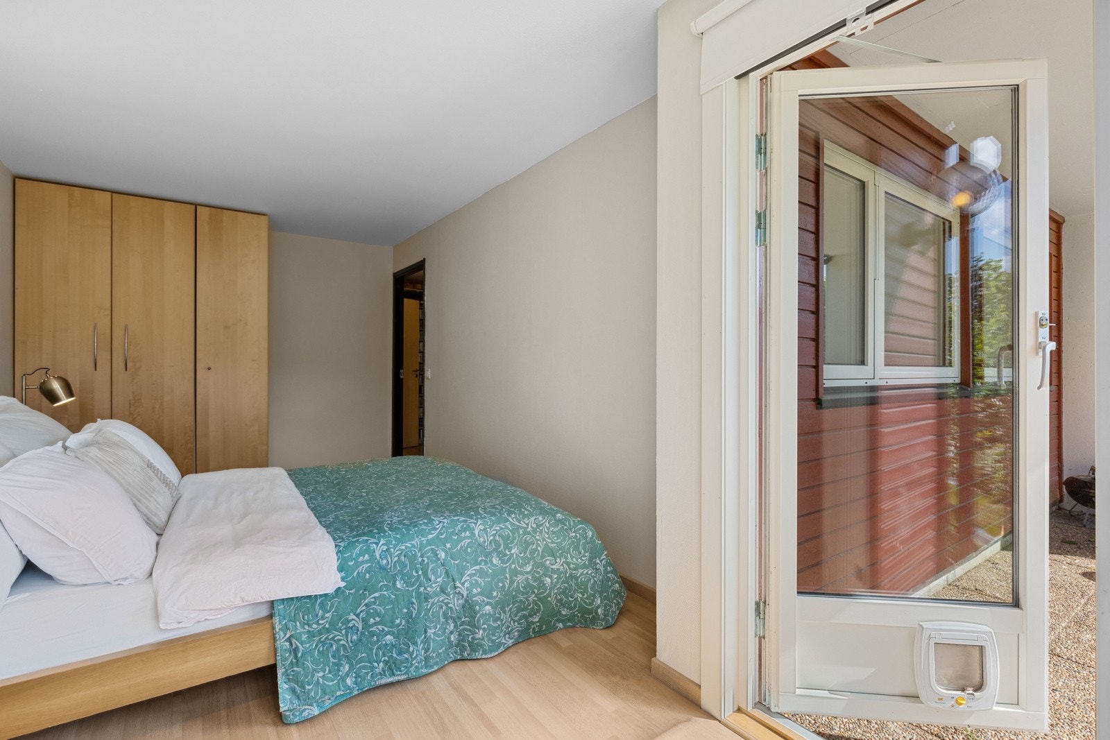 Hovedsoverom med utgang til terrasse Galleribilde