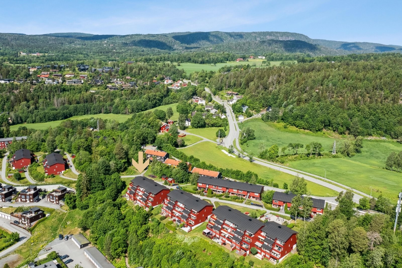 Tilbaketrukket og skjermet beliggenhet i et rolig og bilfritt bomiljø Galleribilde