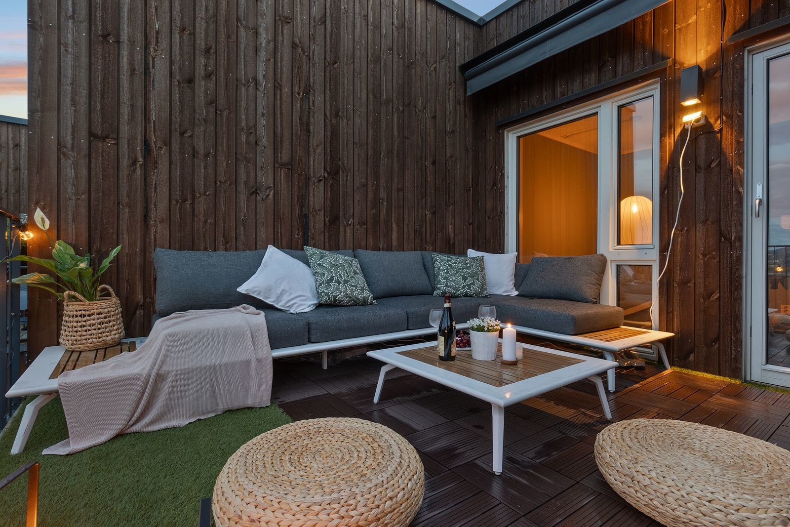 Sørvendt takterrasse på ca. 12 m². Galleribilde