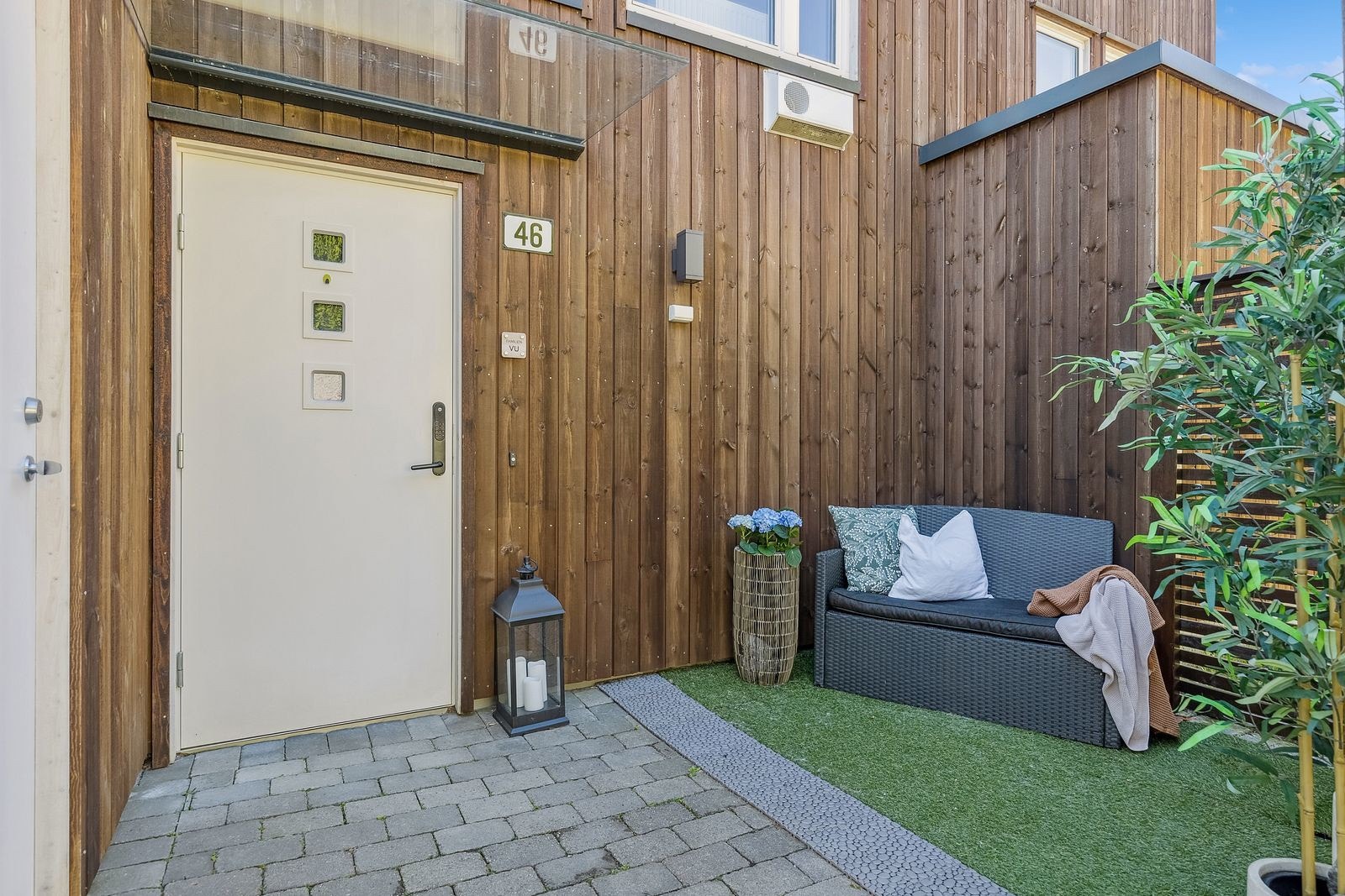Inngangspartiet til hoveddelen ligger lett tilgjengelig på bakkeplan. Galleribilde