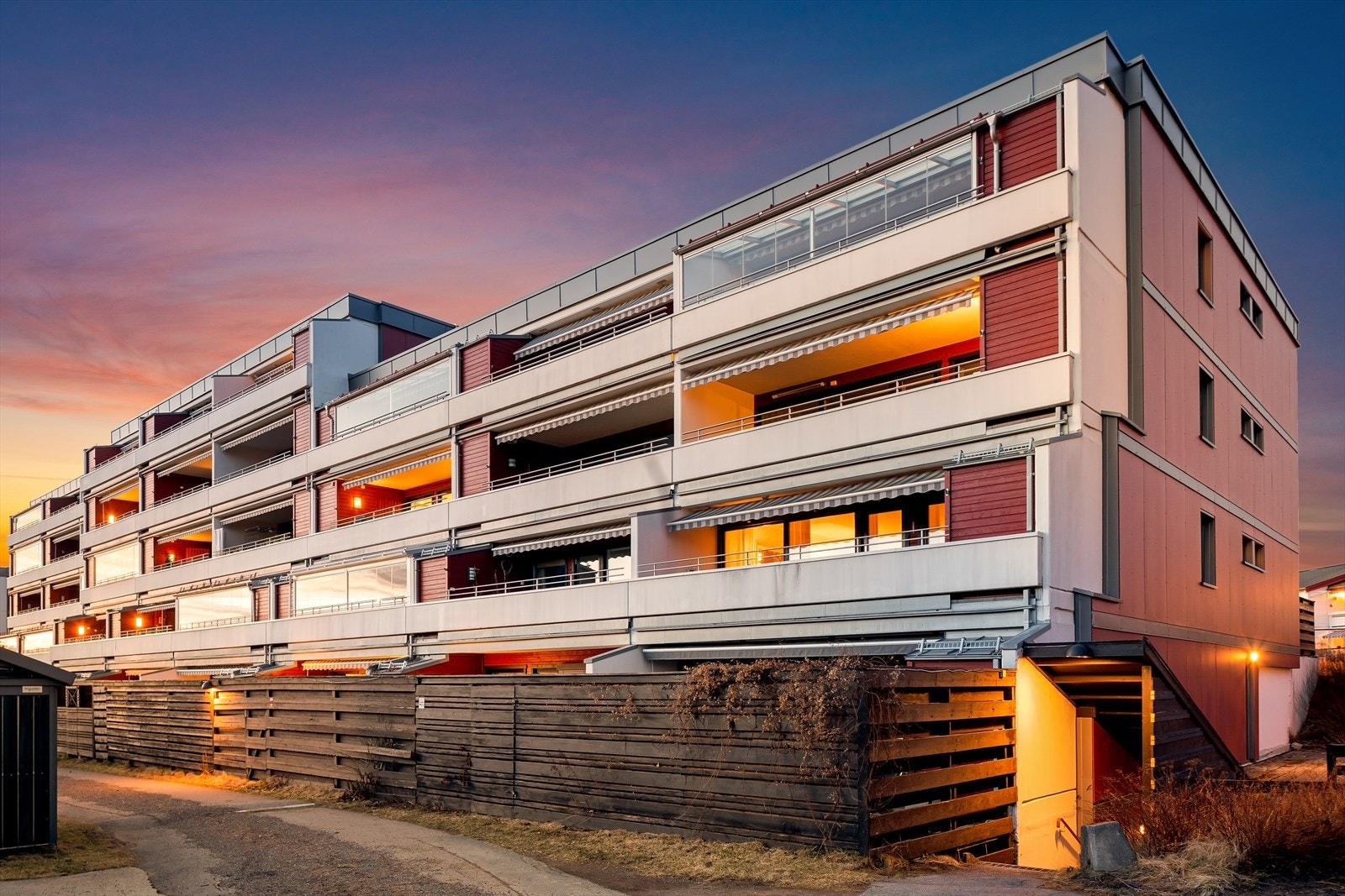 Boligen ligger i et meget attraktivt og barnevennlig boligområde på Nordseter med kort vei til det meste. Galleribilde
