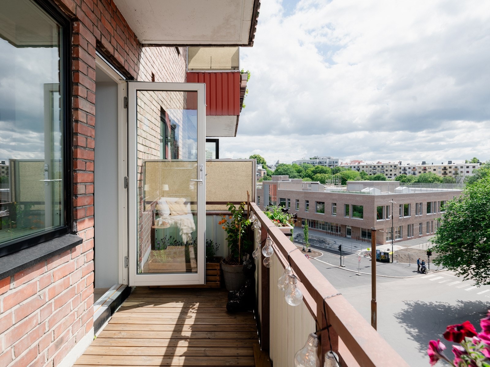 Leiligheten ligger sentralt på Sagene med kort avstand til vakre parkområder, flotte turmuligheter langs Akerselva og et supert kollektivtilbud som du finner rett rundt hjørnet Galleribilde