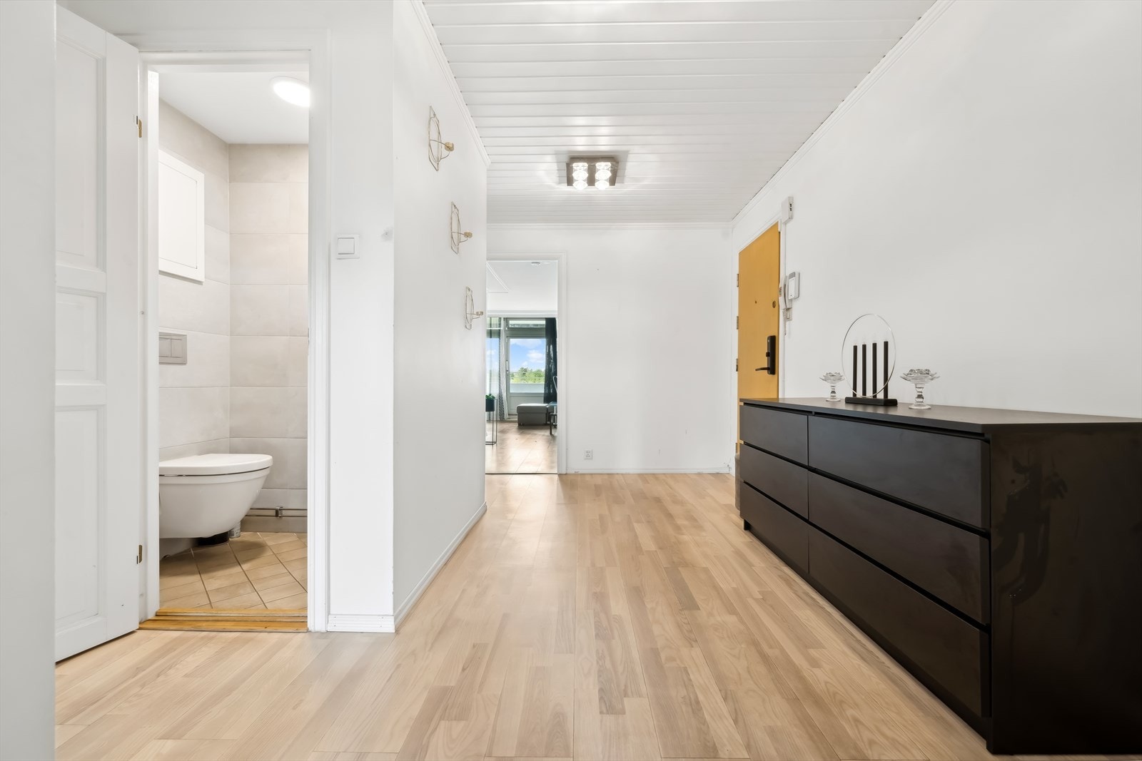 Entréen gir et flott førsteinntrykk og setter standarden for resten av leiligheten. Galleribilde
