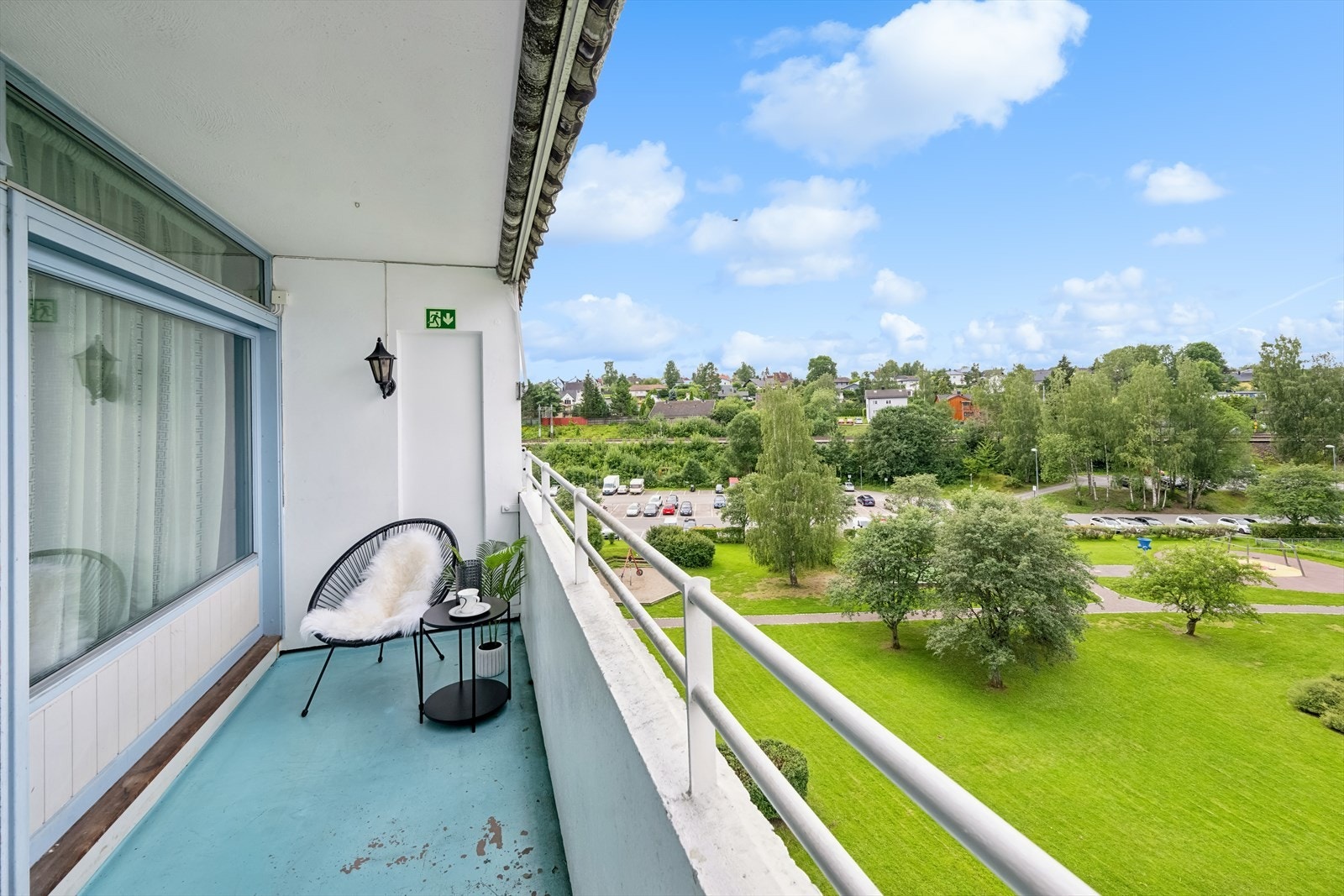 En flott og overbygd balkong på ca. 7,3 kvm med markise. Galleribilde