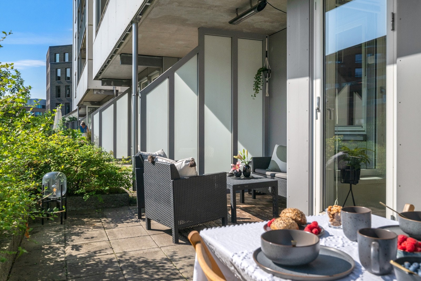 Terrassen er ca. 17 m² og er belagt med steinheller. Galleribilde