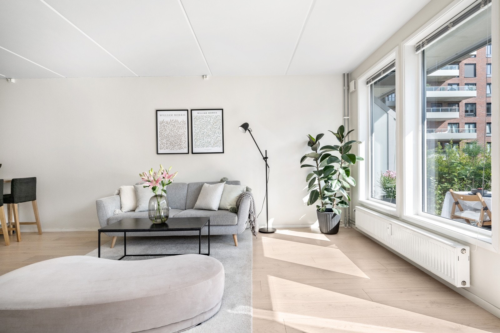 Leiligheten har oppvarming via radiator tilknyttet felles varmeanlegg. Galleribilde