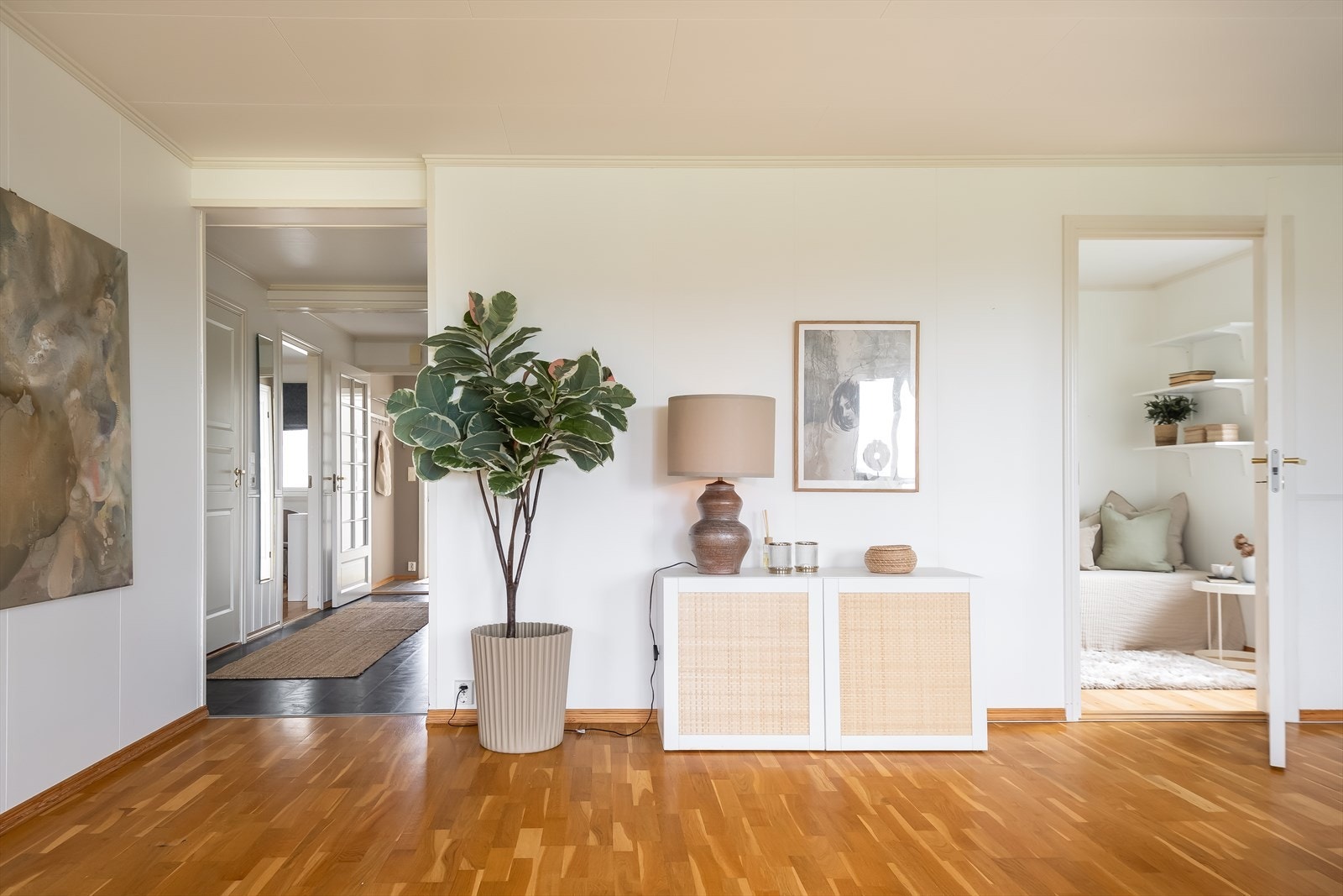 Stuerommet har et areal på hele 26m², noe som gjør det enkelt å møblere slik man selv måtte ønske. Galleribilde