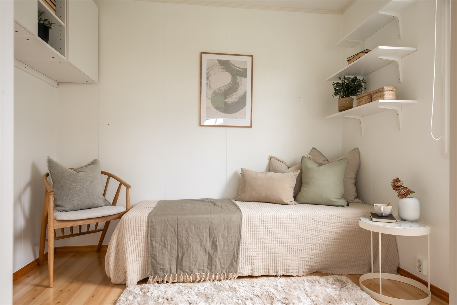 Det minste soverommet er på 6,5m². Det er montert hylleløsning som følger med. Galleribilde