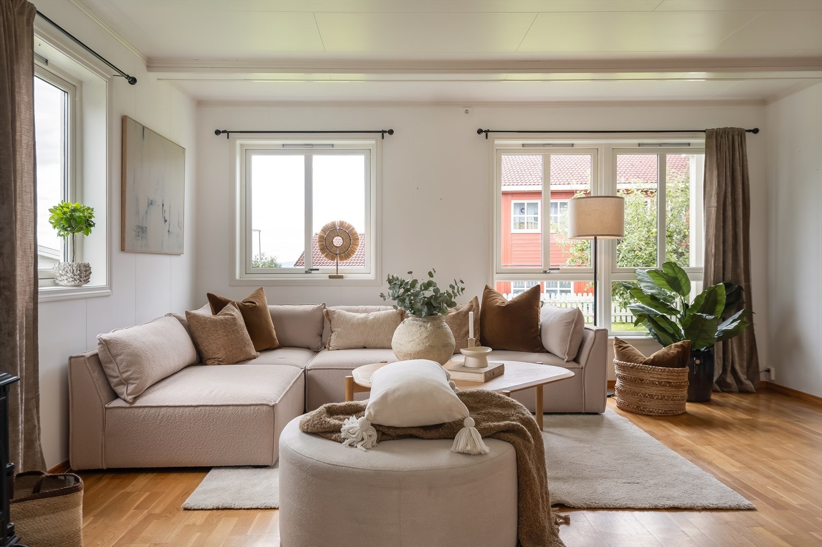 Leiligheten er av god størrelse, og strekker seg over 95 kvm. Her får man en gjennomgående god standard, da takstmann har vurdert samtlige punkter i leiligheten til tilstandsgrad 1 og 0. Galleribilde