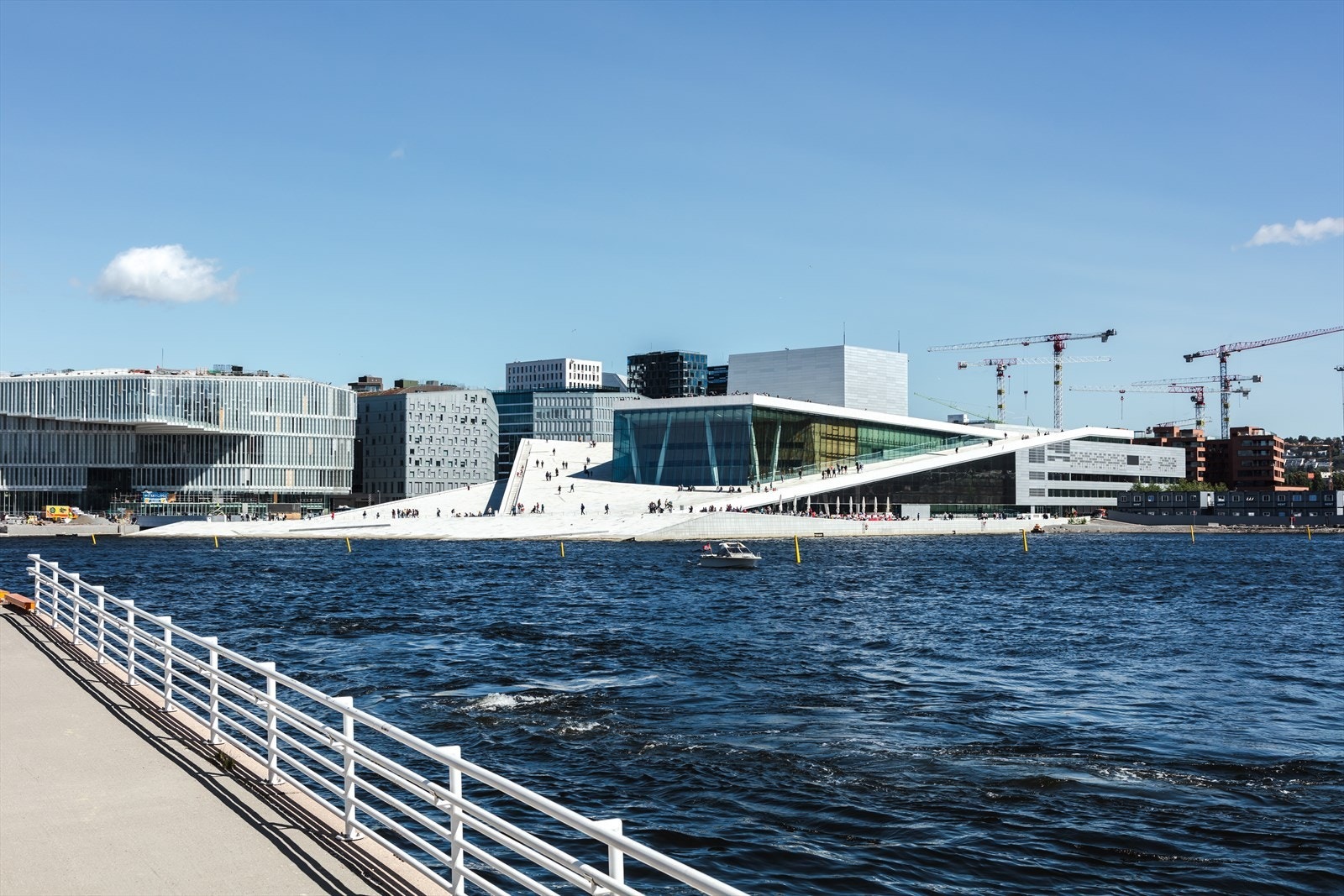 For den kulturinteressert har man en enkel spasertur til Operaen i Bjørvika. Galleribilde