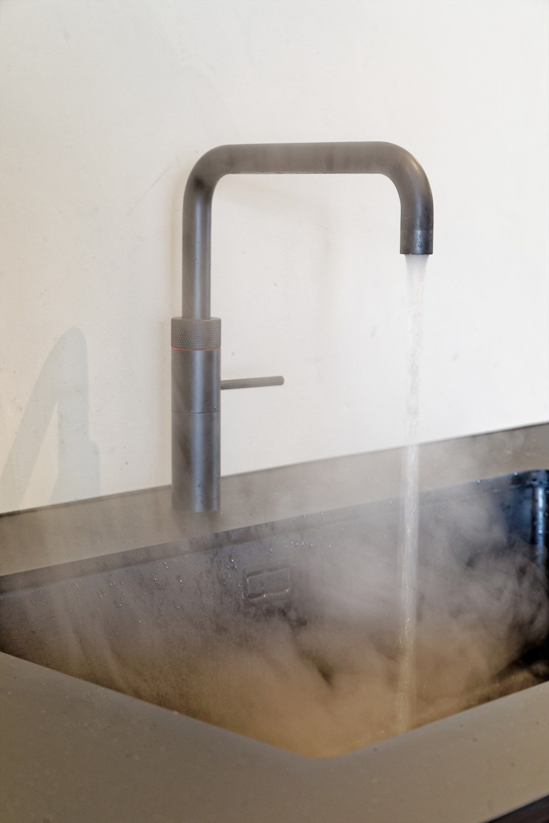 Quooker installert i kjøkkenvasken for en enklere hverdag Galleribilde