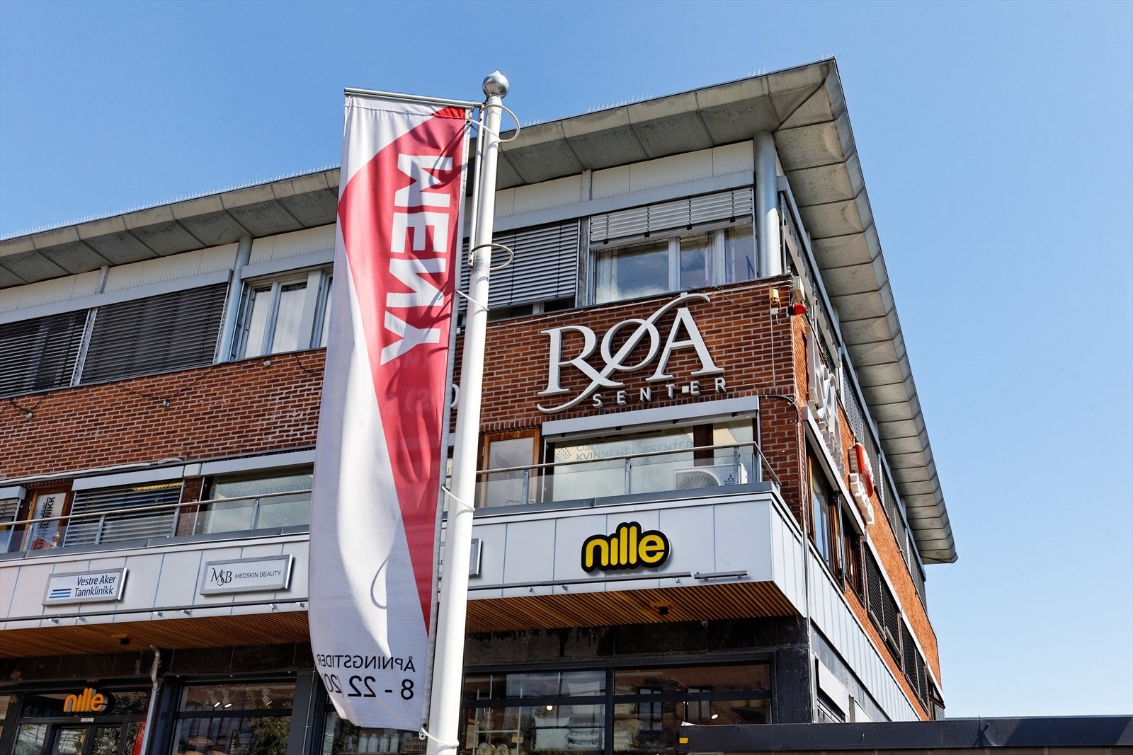 Fra boligen er det kort vei til Røa senter og CC-Vest på Lilleaker med godt utvalg av butikker, restauranter og kaféer Galleribilde