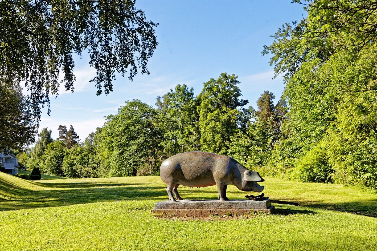 Flotte fellesarealer med store grøntarealer og lekeplasser Galleribilde