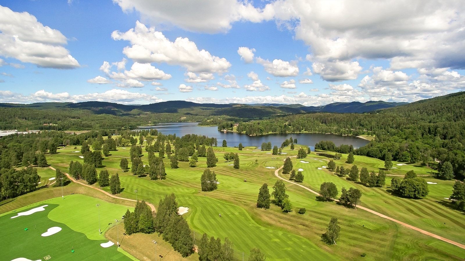 Bogstad golfklubb, en av Norges flotteste golfbaner en kort kjøretur fra boligen Galleribilde