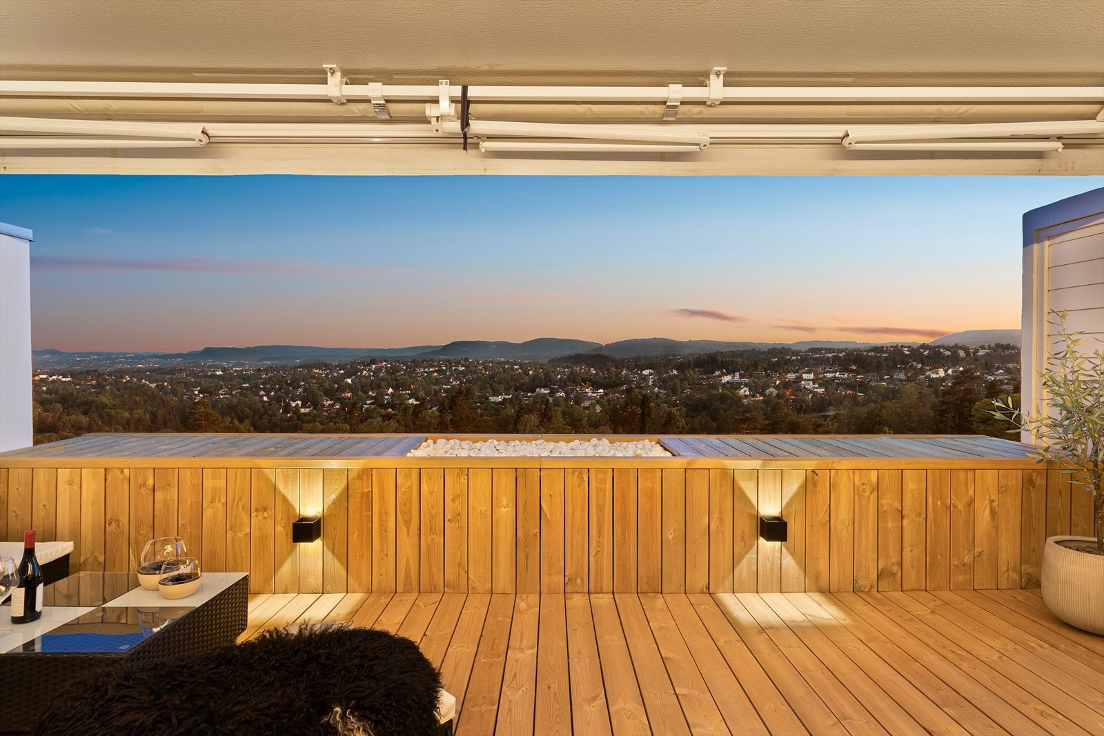 Flott belysning på terrassen Galleribilde