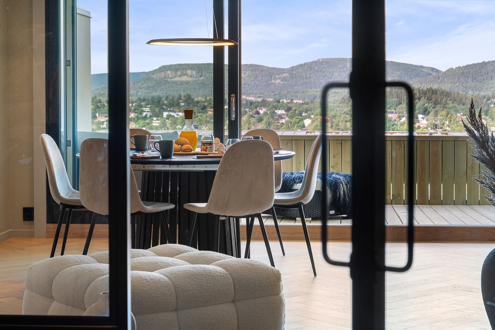 Boligen kan skilte med kvaliteter som 3 soverom, 2 bad og fantastisk utsikt Galleribilde