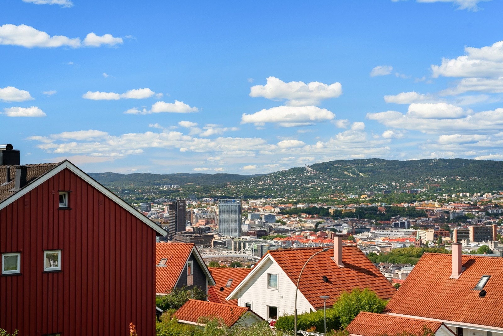 Balkongen er på ca. 6 m² og byr på gode solforhold og flott utsikt Galleribilde