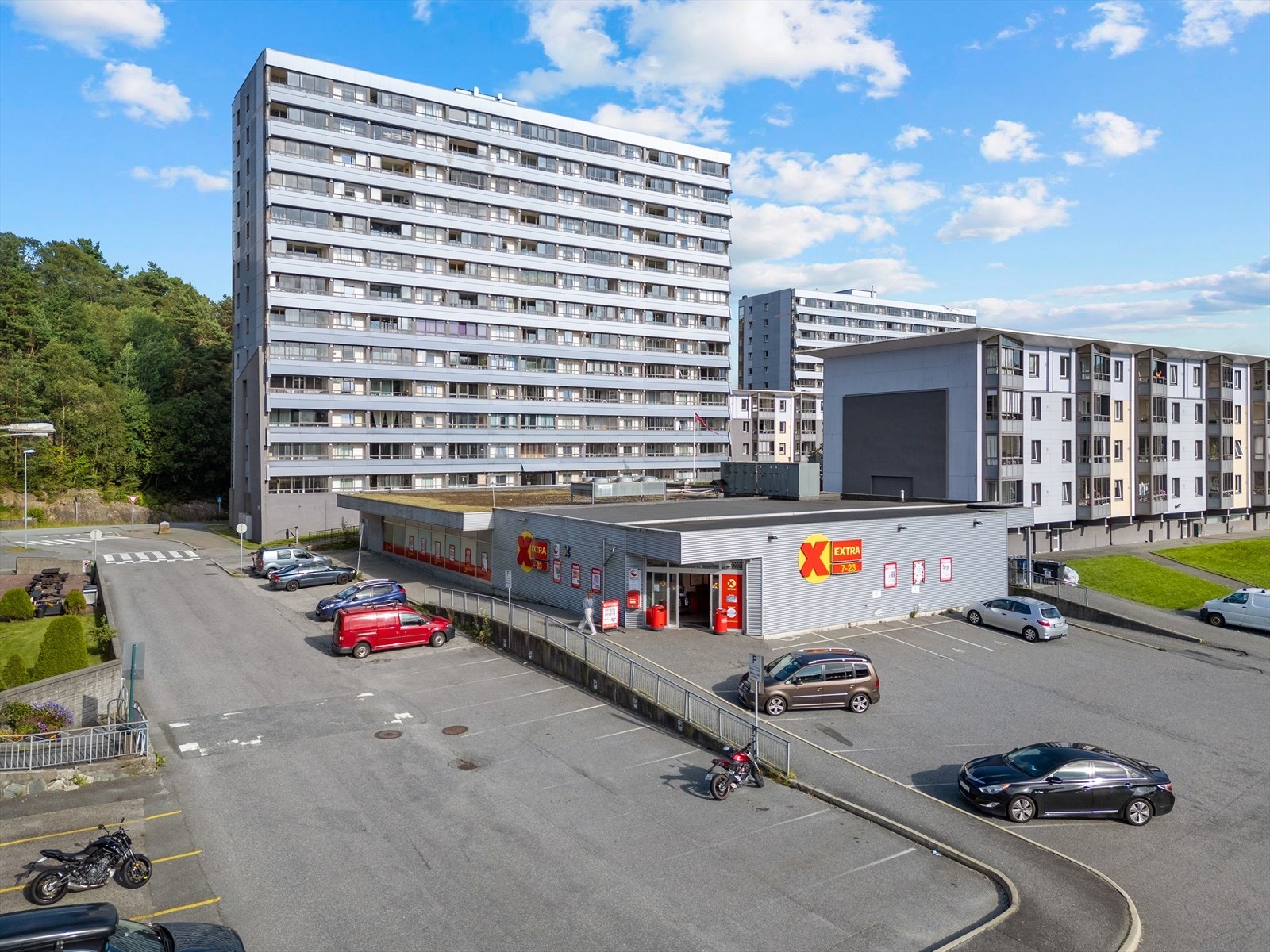 Det tar ca. 1 minutt gange til nærmeste butikk. Hjertelig velkommen til visning - husk å meld deg på! Galleribilde