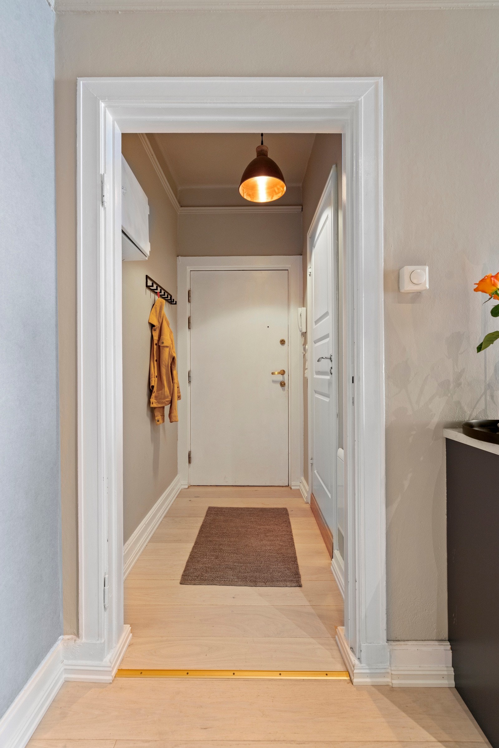 I andre etasje møtes man av en tiltalende entré som gir en god forsmak på hva som venter lengre inn Galleribilde