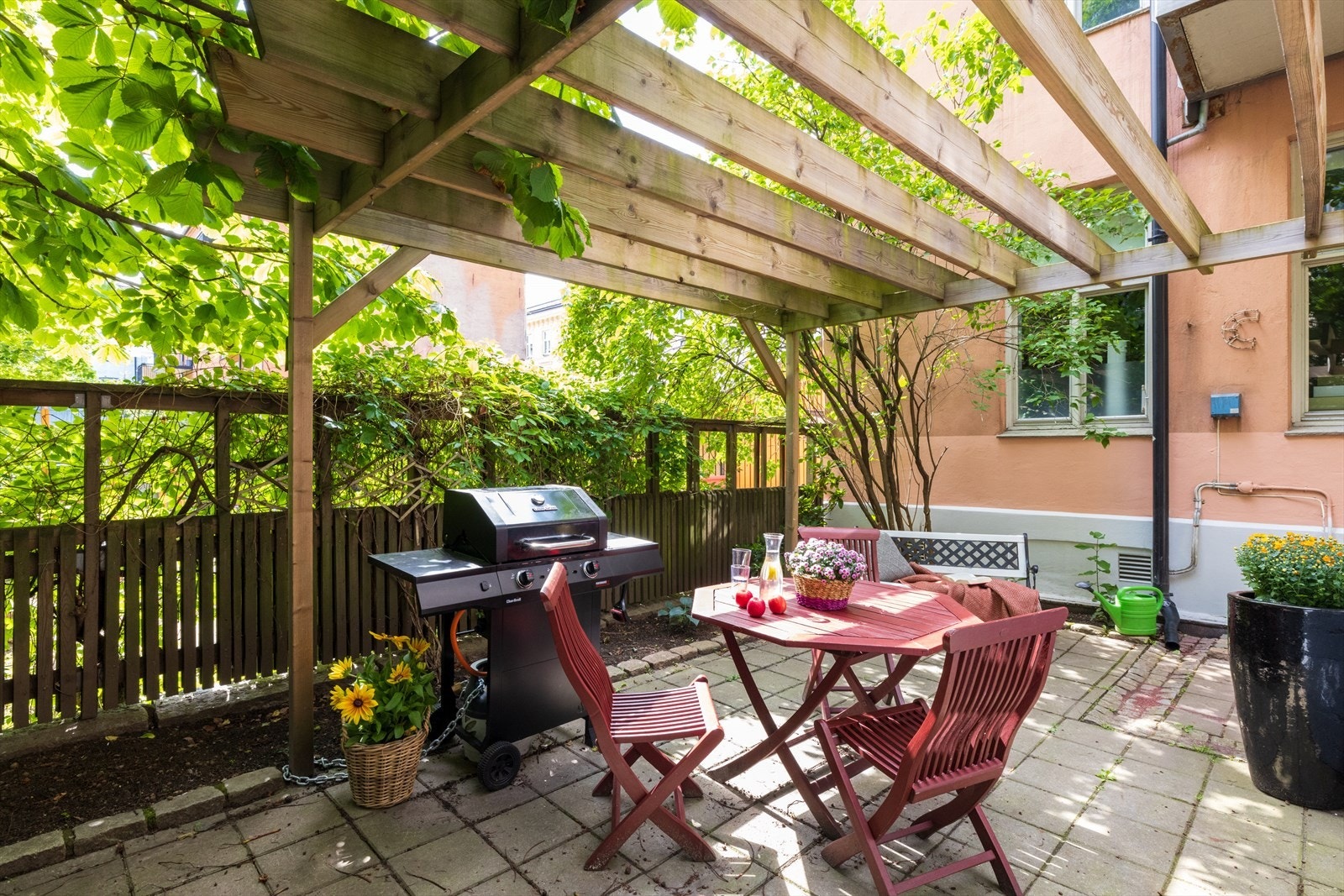 Sittegruppe med grill Galleribilde