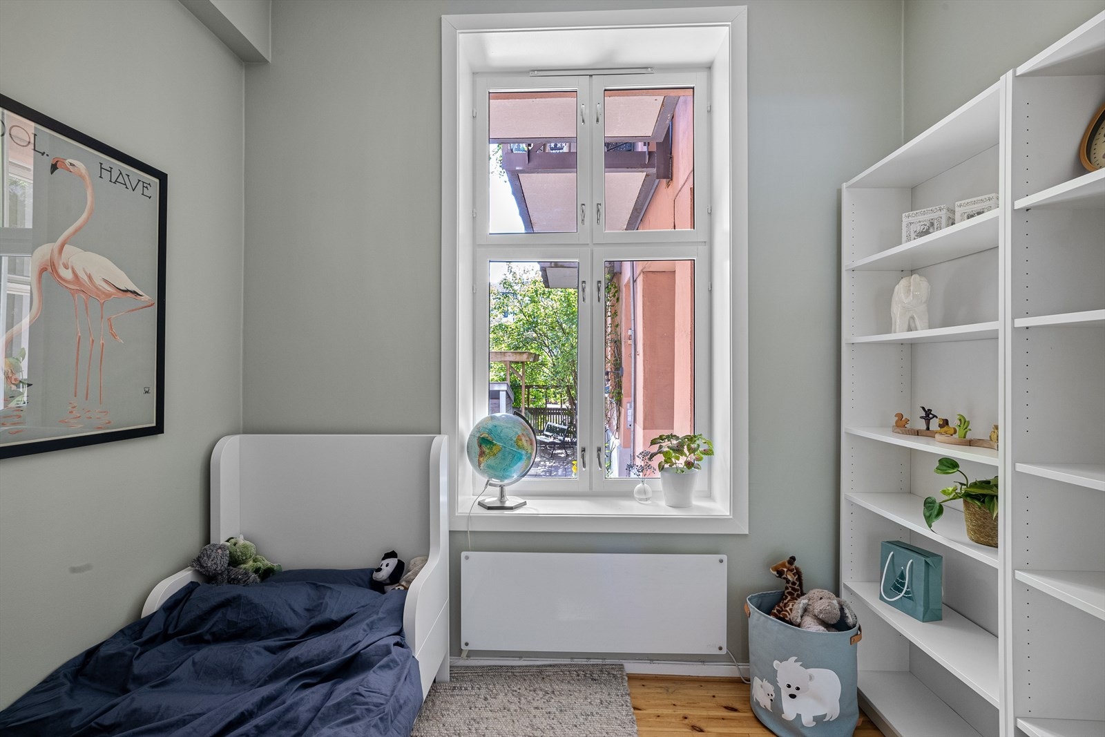 Soverommet vender ut mot rolig bakgård. Galleribilde