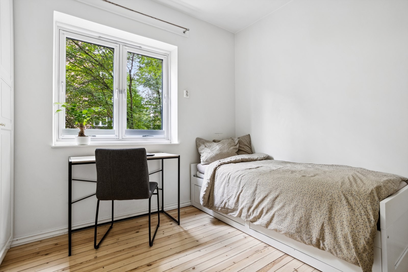 Dette rommet passer perfekt til gjesterom, barnerom eller kontor. Galleribilde