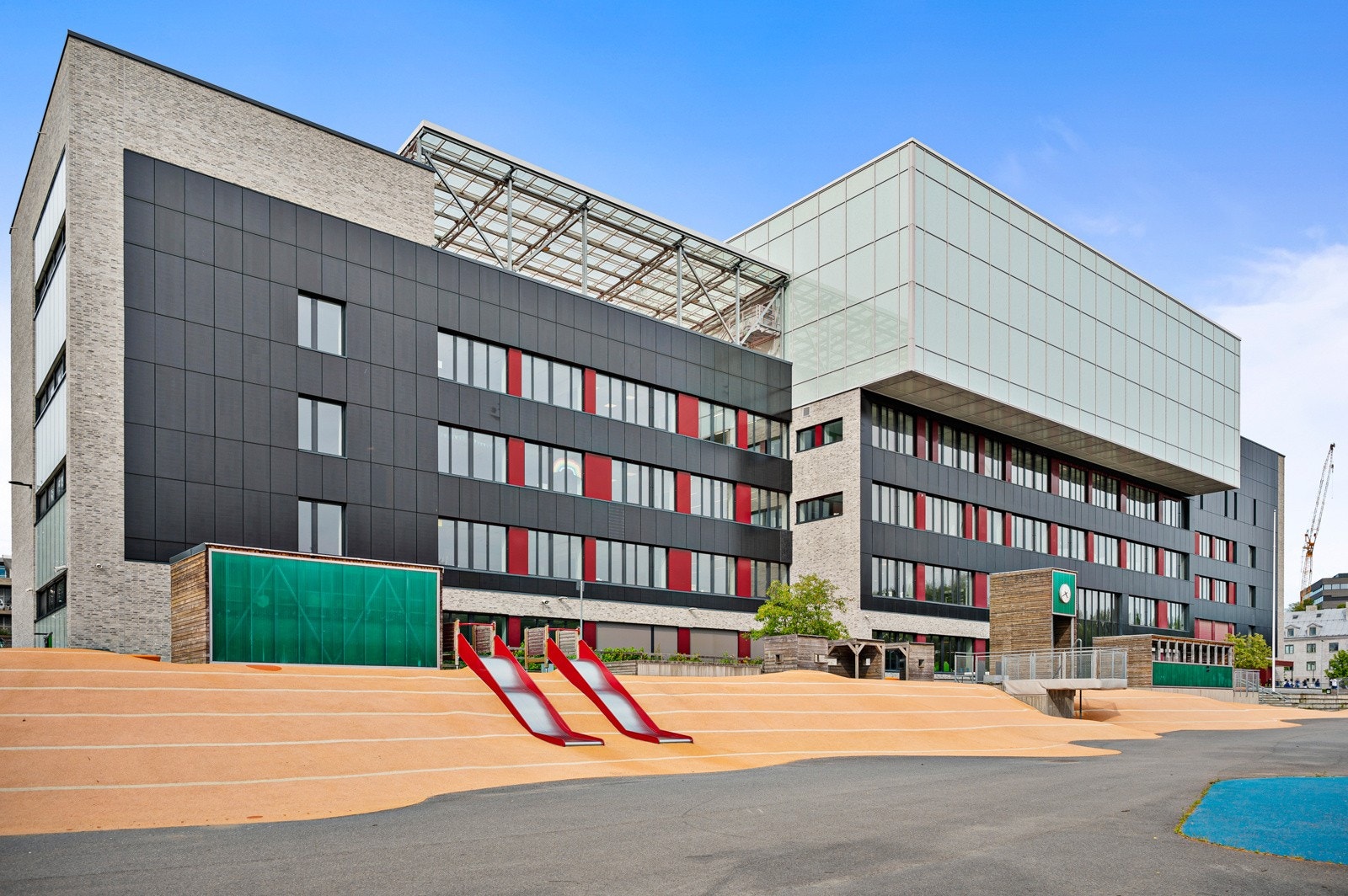 Fra leiligheten er det ca. 4 minutters gange til Brynseng barneskole, som åpnet i 2017 Galleribilde