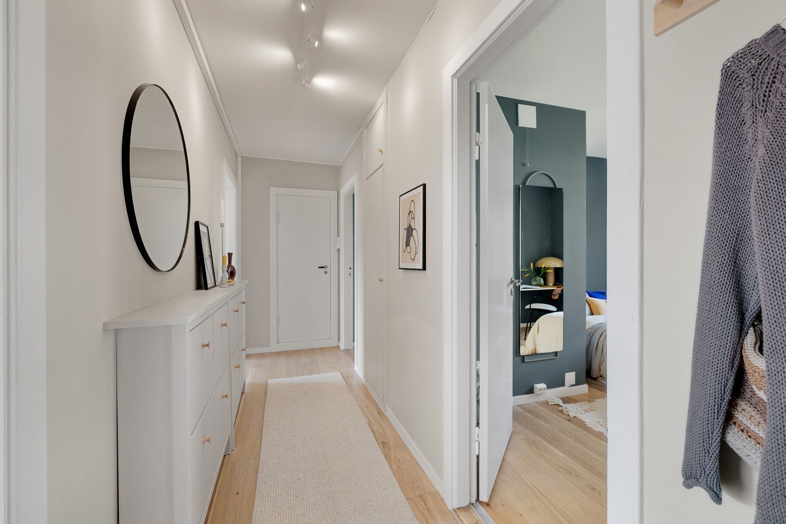 Romslig kott med god oppbevaringsplass. Galleribilde
