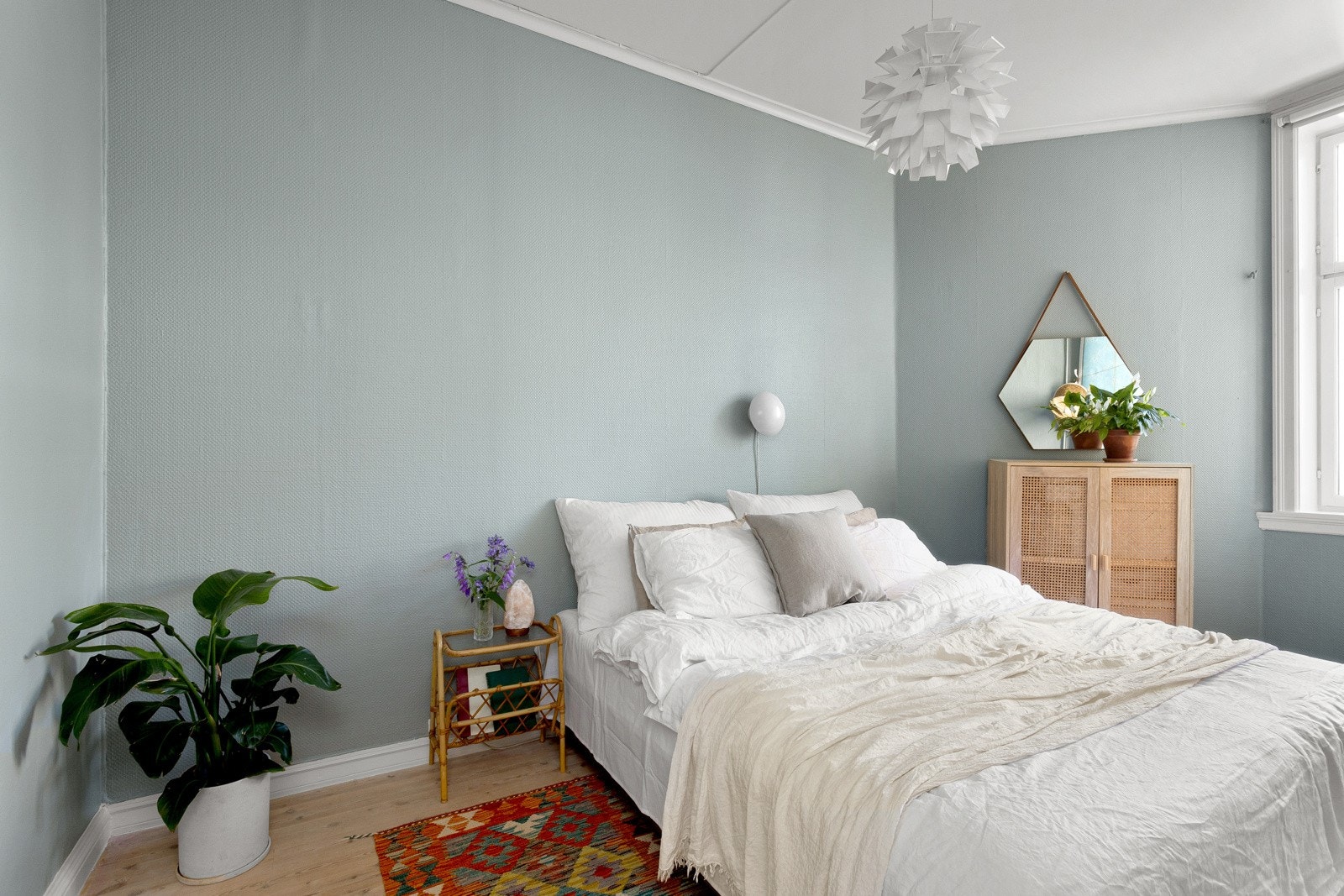 - Soverommet er av veldig god størrelse og har god plass til både dobbeltseng og garderobe. - Galleribilde