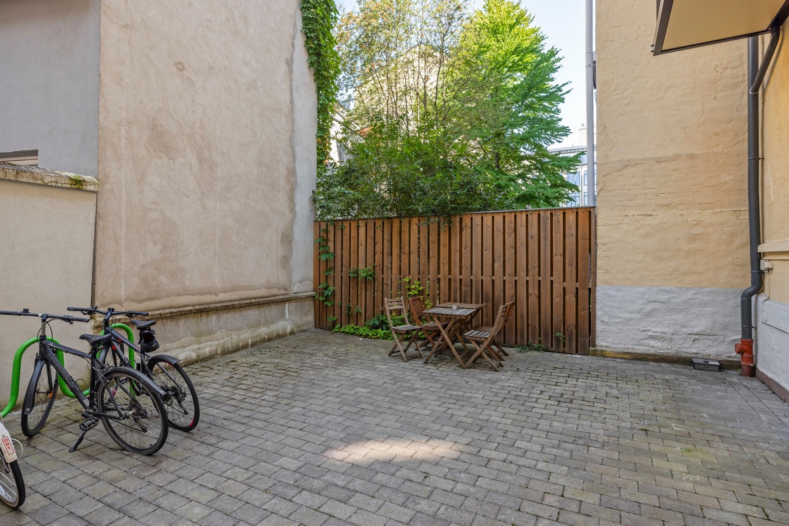 Du kan enkelt parkere sykkelen på borettslagets fellesarealer Galleribilde
