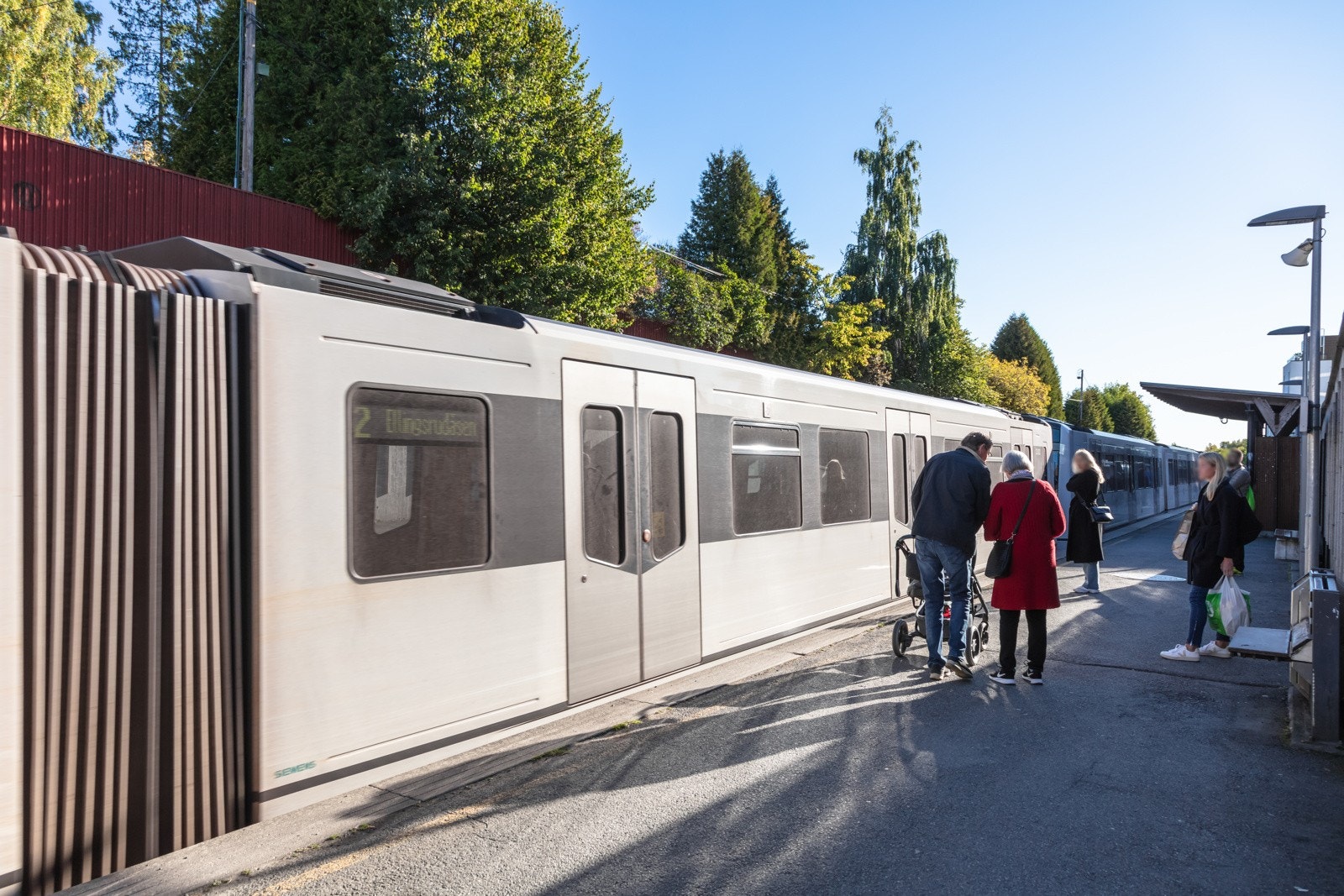 Fra Røa er det gode bussforbindelser samt T-bane. Bjørnsletta T-banestasjon er også et alternativ Galleribilde