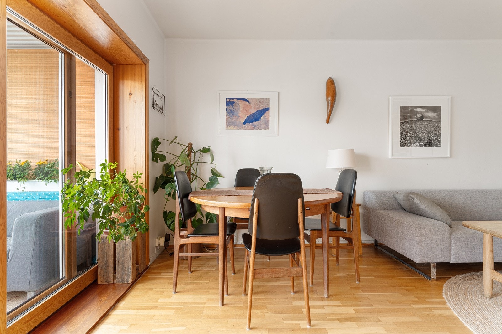 Fra stua har du utgang til en vinterhage. Galleribilde