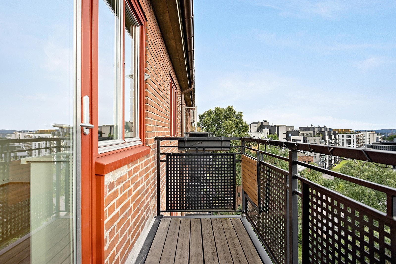 Her er det plass til en sittegruppe og grill Galleribilde