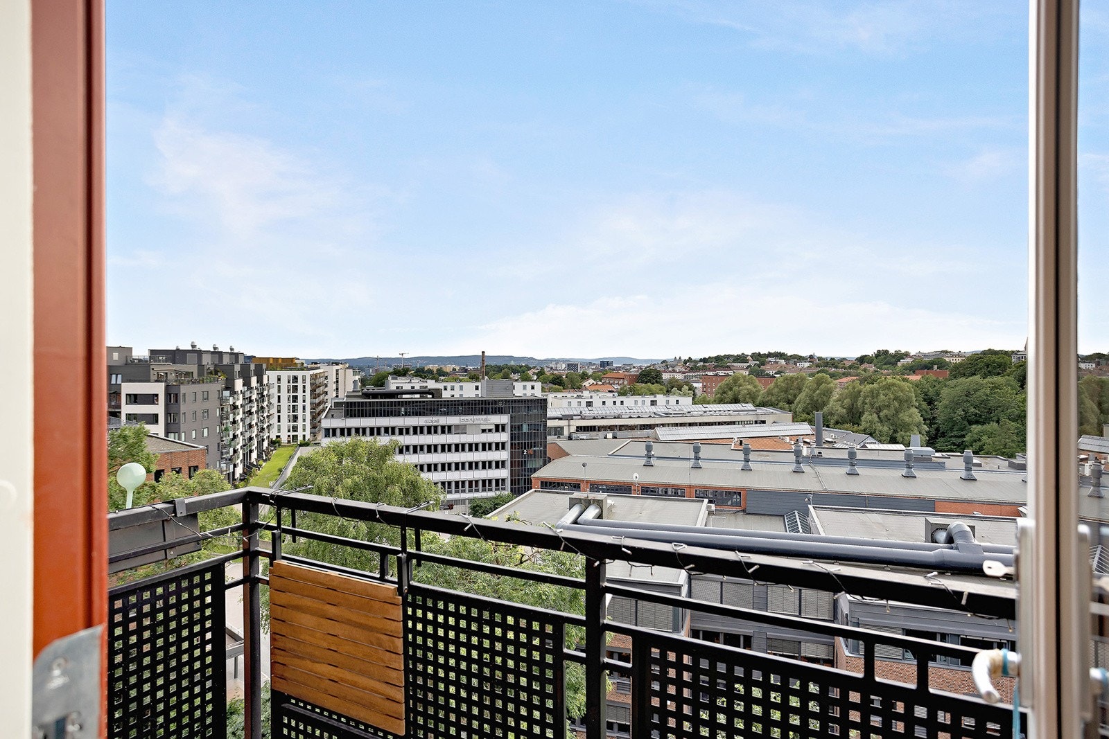 Vest-sydvestvendt balkong på 3m² med og gode solforhold Galleribilde
