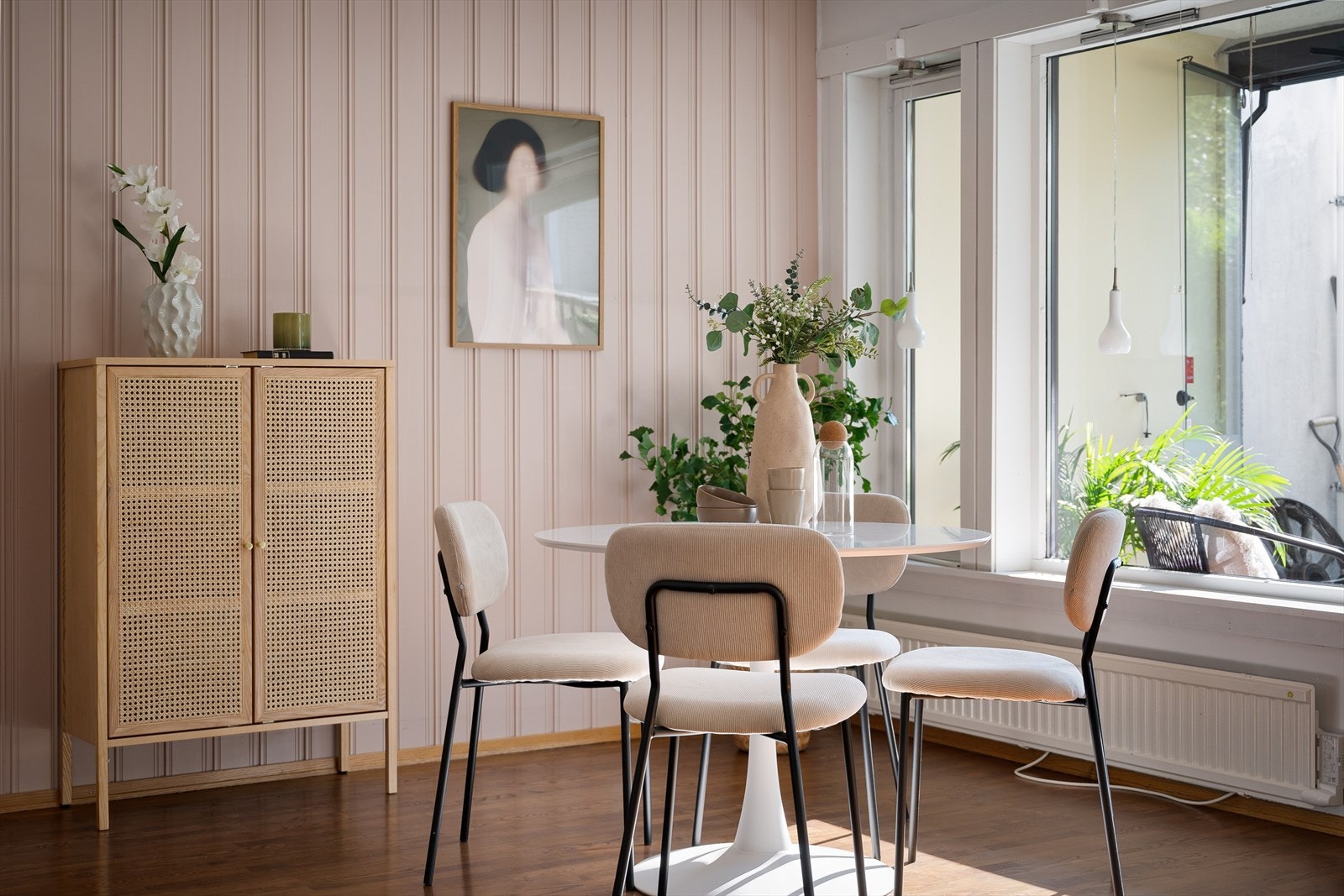 Ved ønske får du plass til stor spisegruppe. Galleribilde