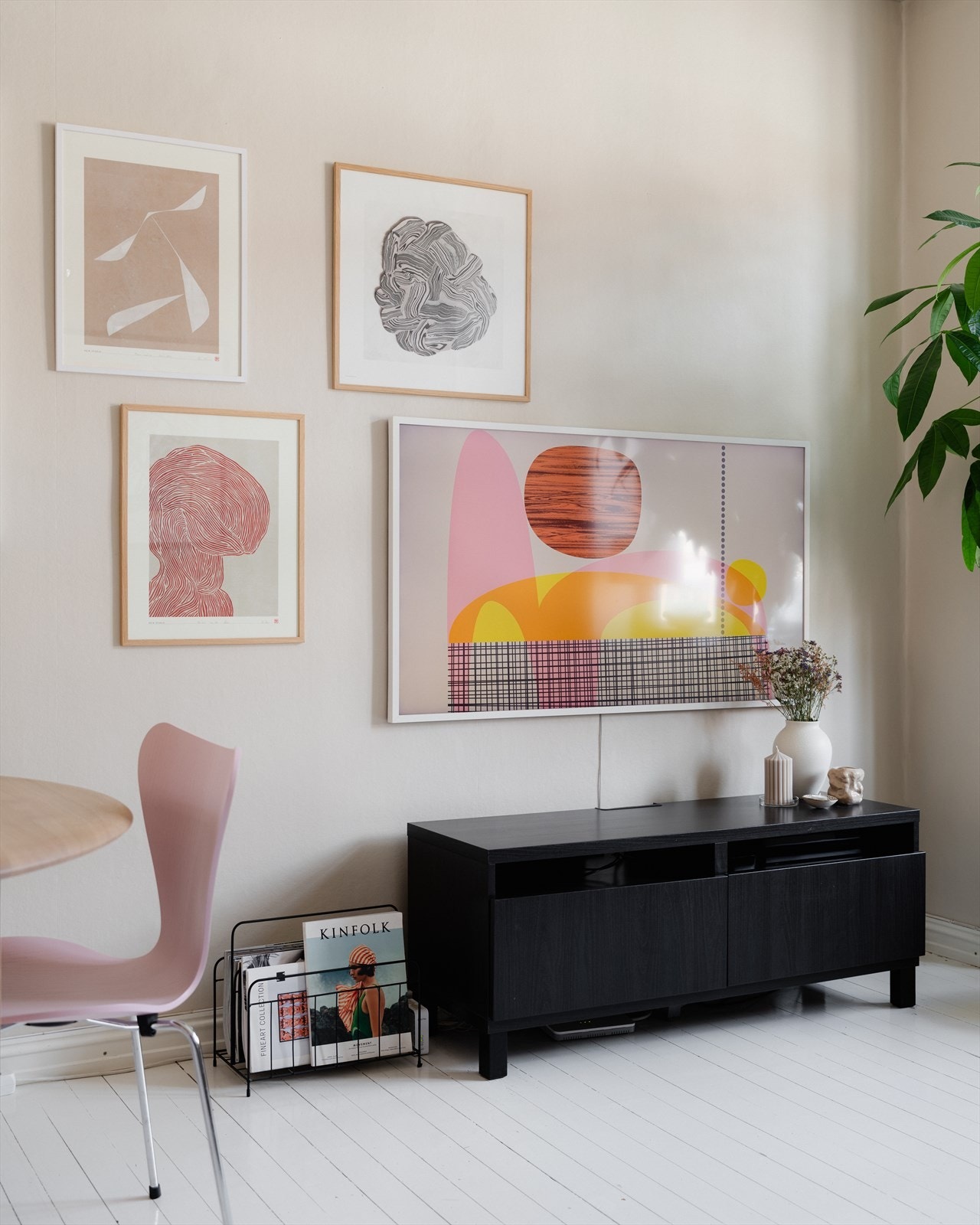 Naturlig plass til tv og annet oppheng på vegg Galleribilde