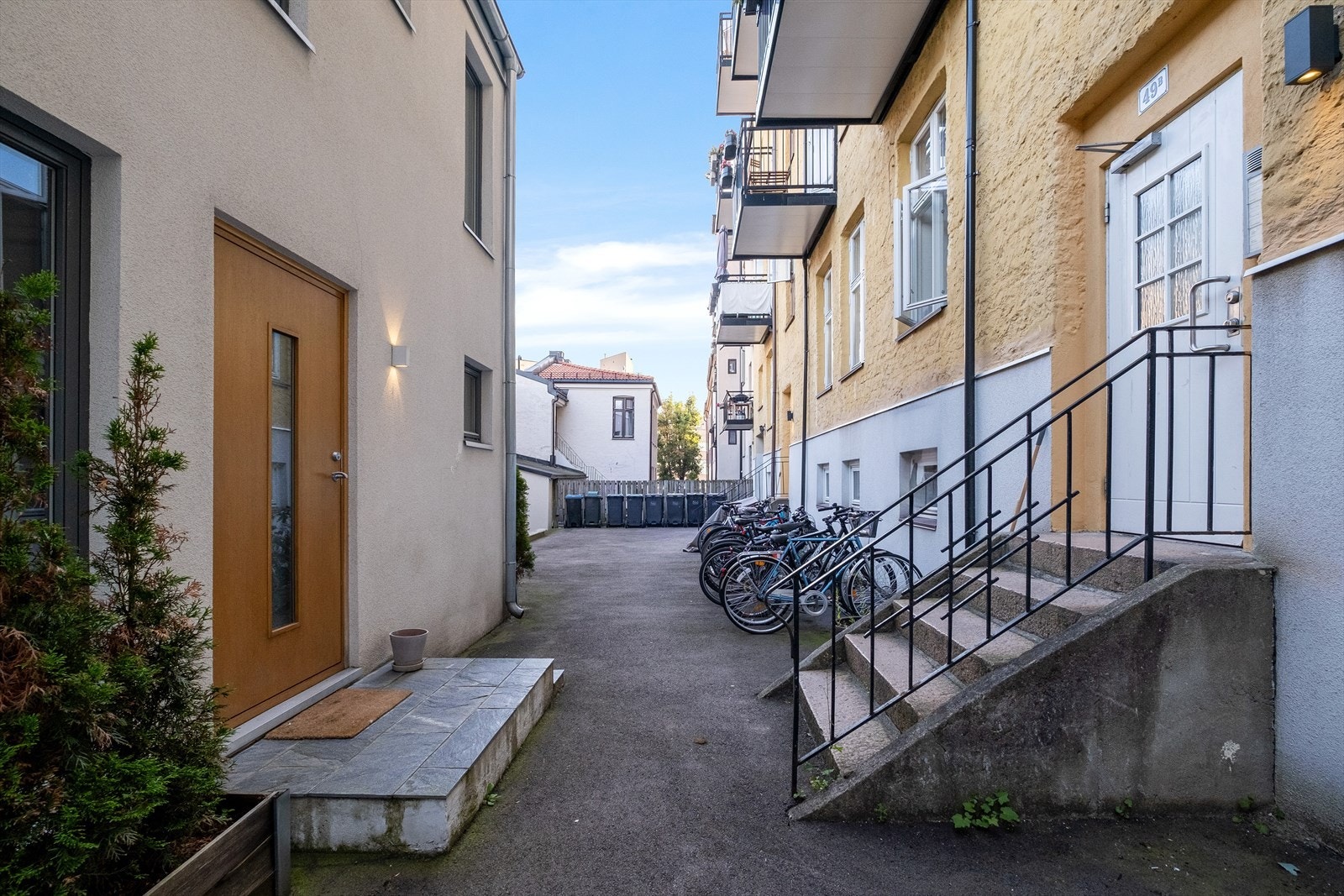 Sykkelparkering i bakgården. Galleribilde