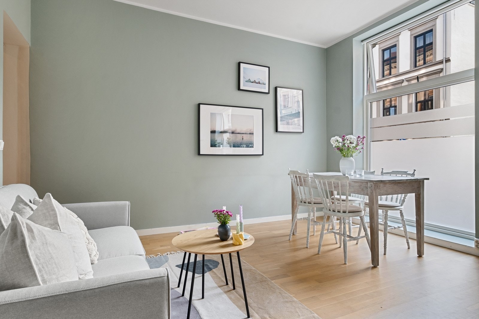 Plass til spisebord i stuen. Galleribilde