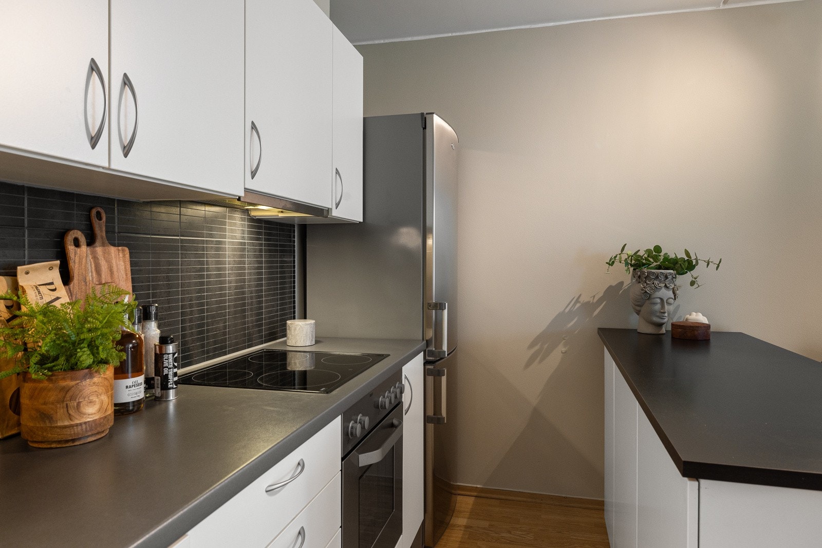 Hvitevarene på kjøkken medfølger. Galleribilde