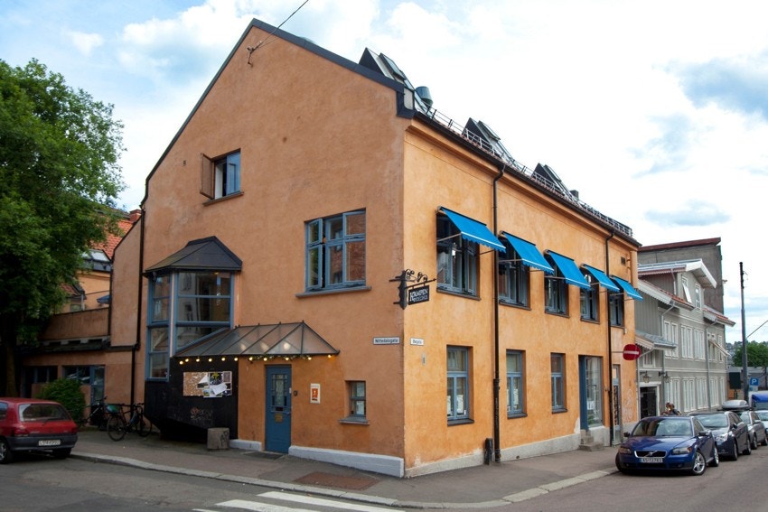 Idylliske Kampen like ved byr på hyggelige nisjebutikker og restauranter. Deriblant Kampen Bistro som er verdt å besøke. Galleribilde