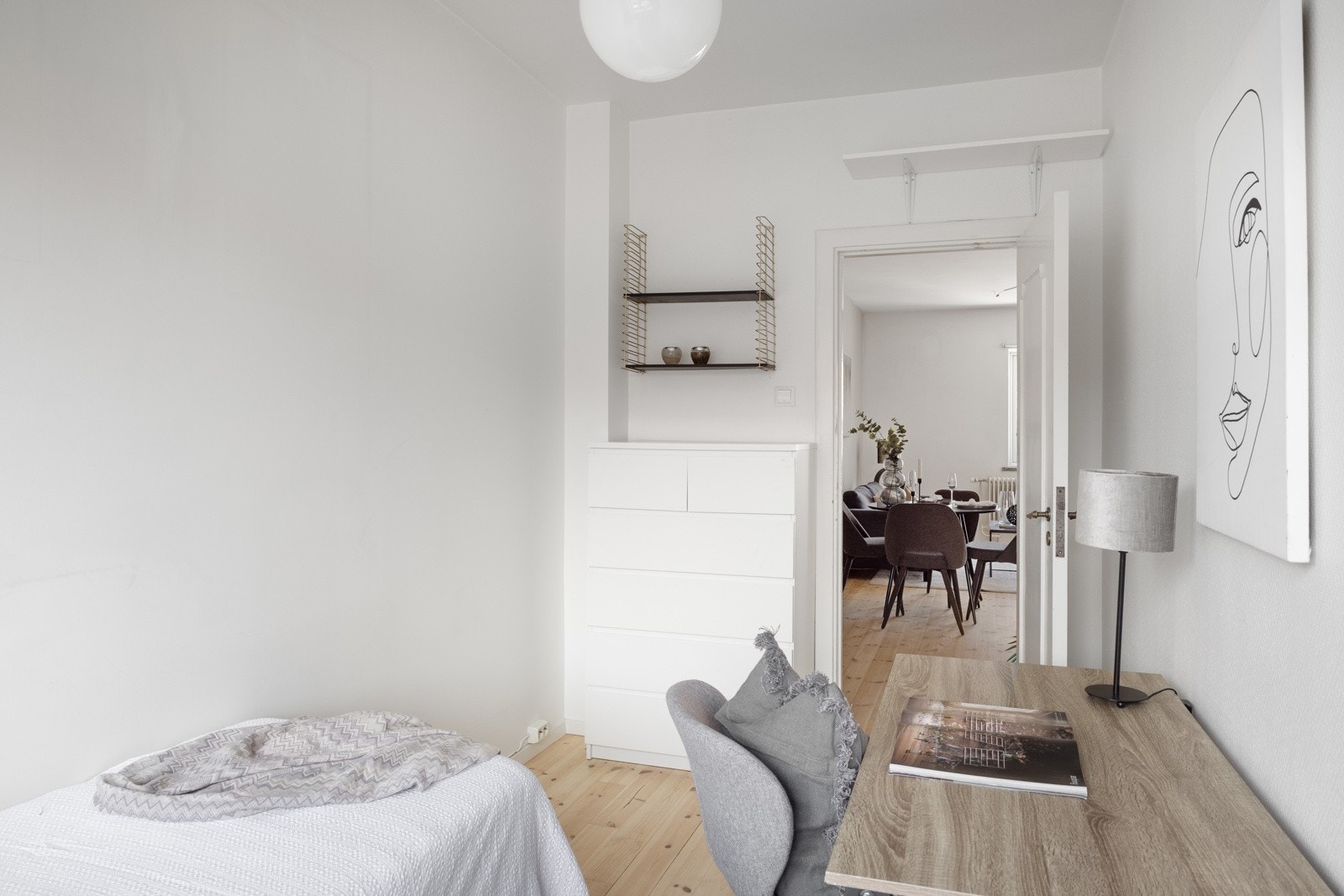 Også her er det plass til mindre garderobe eller kommode etter behov. Galleribilde