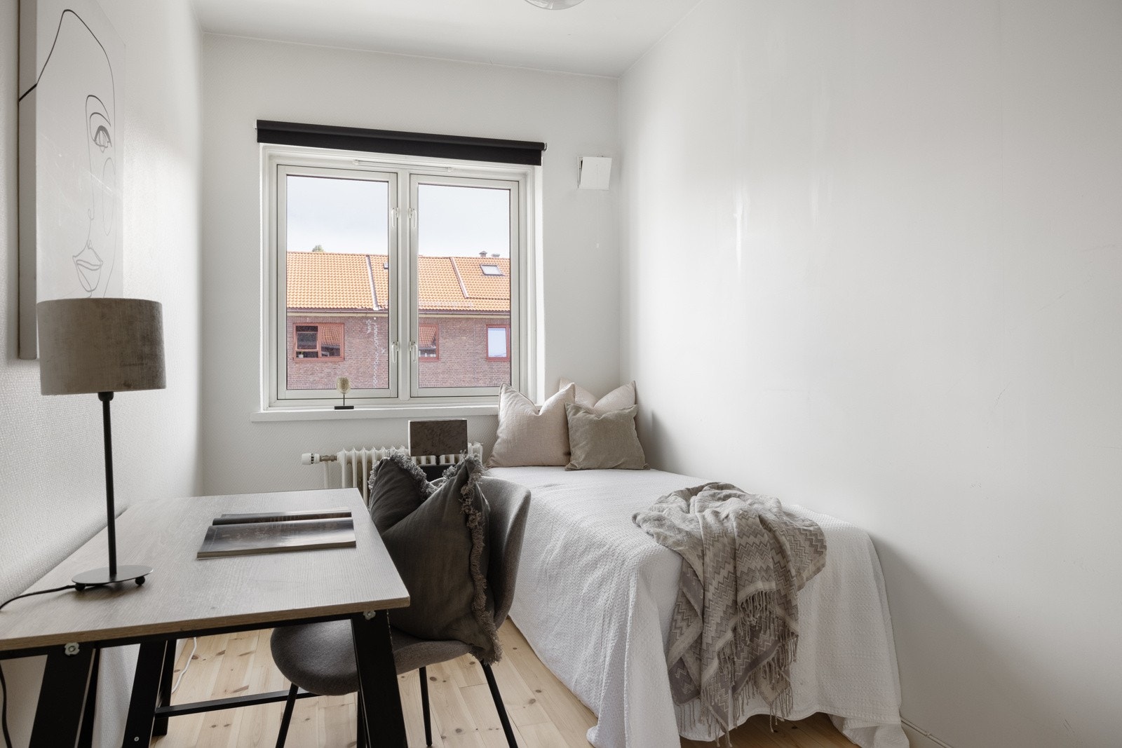 Soverom 2 har plass til seng både på langs og på tvers, i tillegg til evt skrivebord etc. Galleribilde