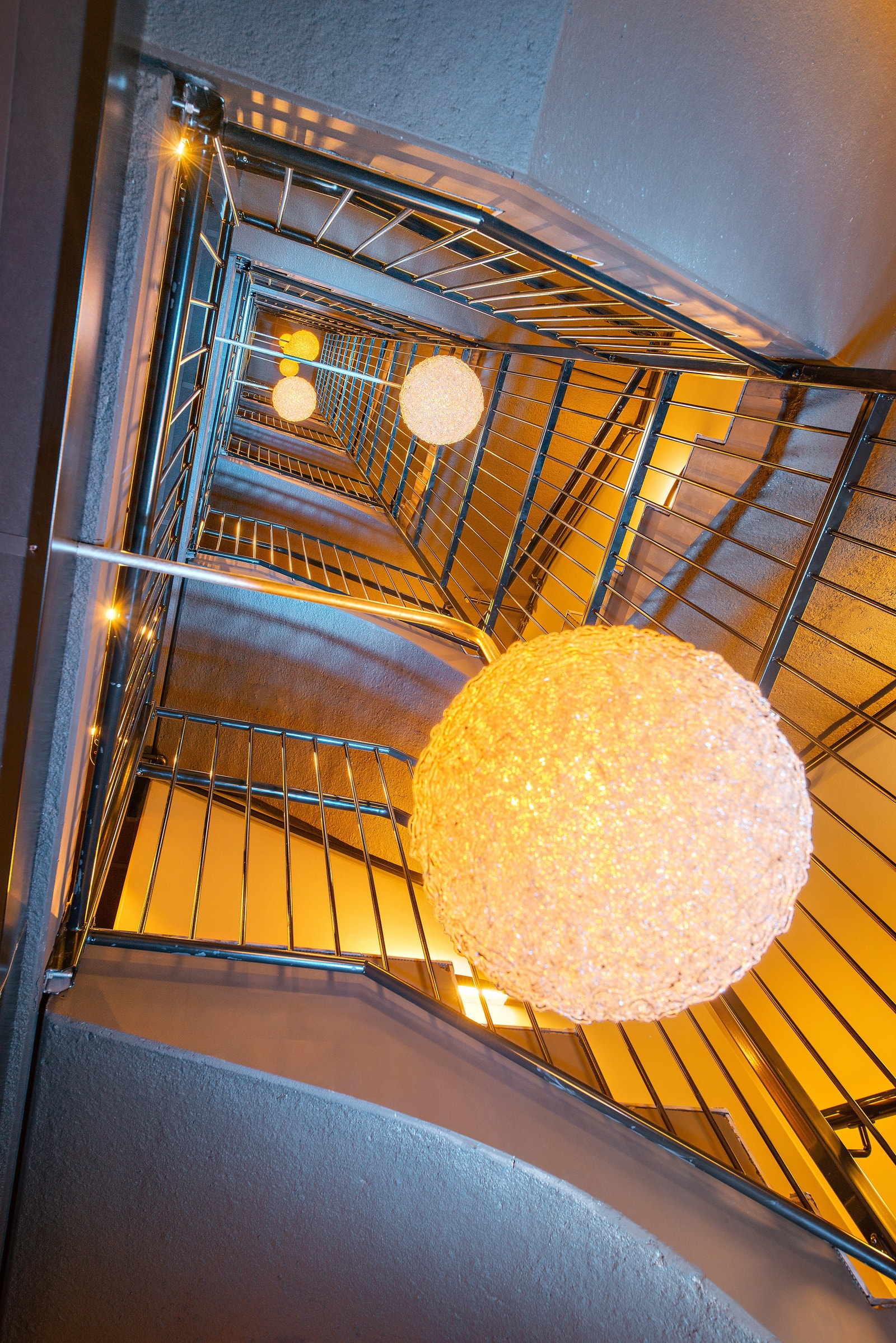 Fine detaljer i trapperommet skaper en lun og eksklusiv atmosfære. Galleribilde