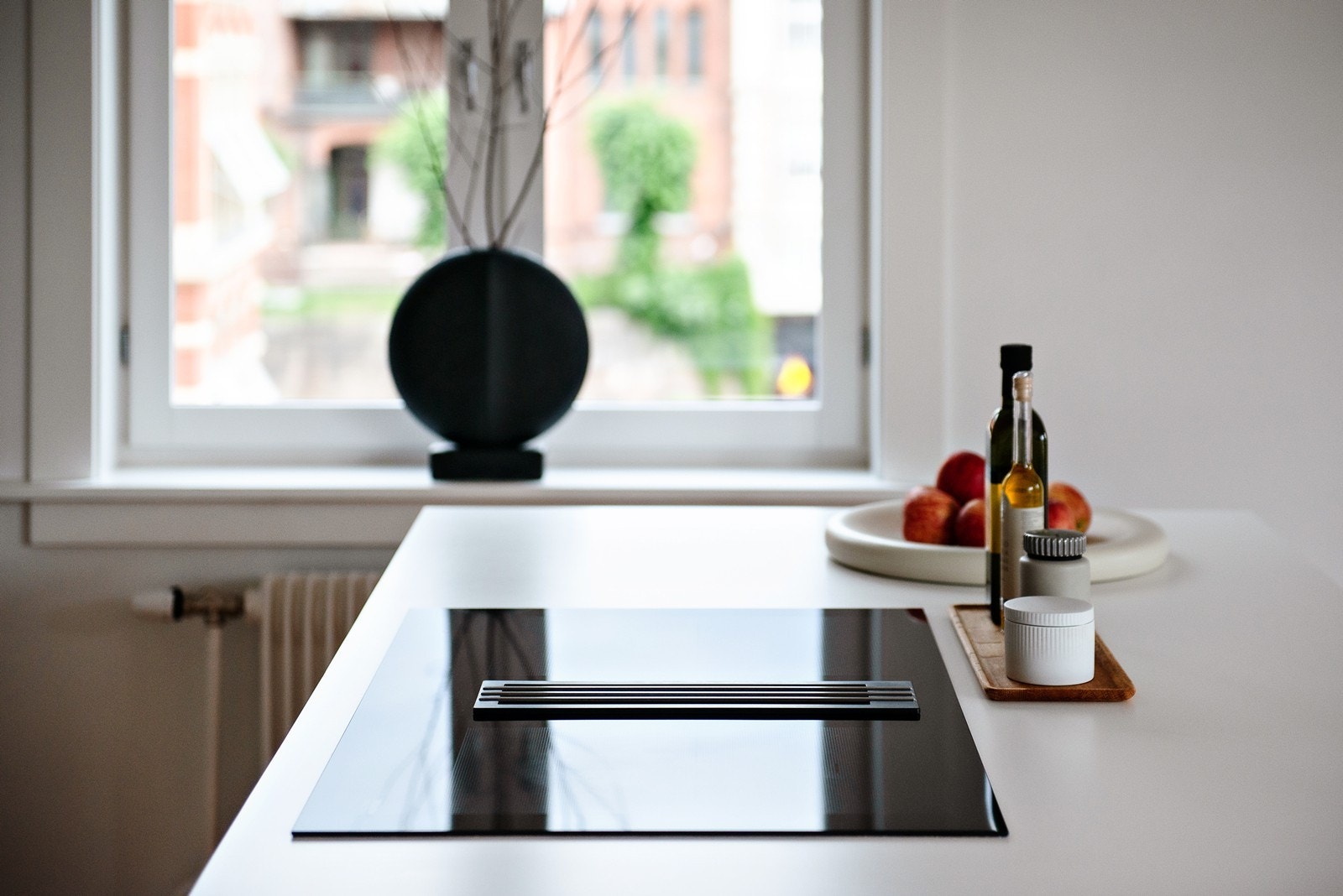 Nedfelt induksjon platetopp med integrert ventilator Galleribilde
