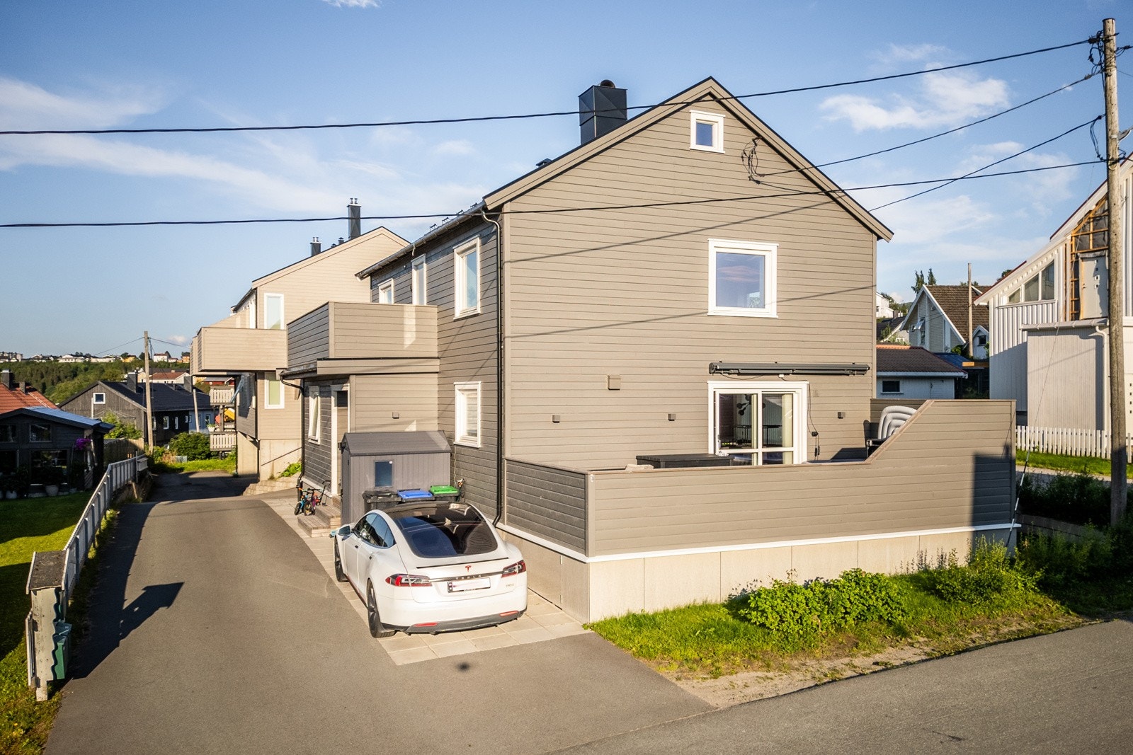 Kun 5 minutters gange til Mo i Rana sentrum, hvor du finner butikker, restauranter, kafeer og kulturliv - alt innen kort rekkevidde. Galleribilde